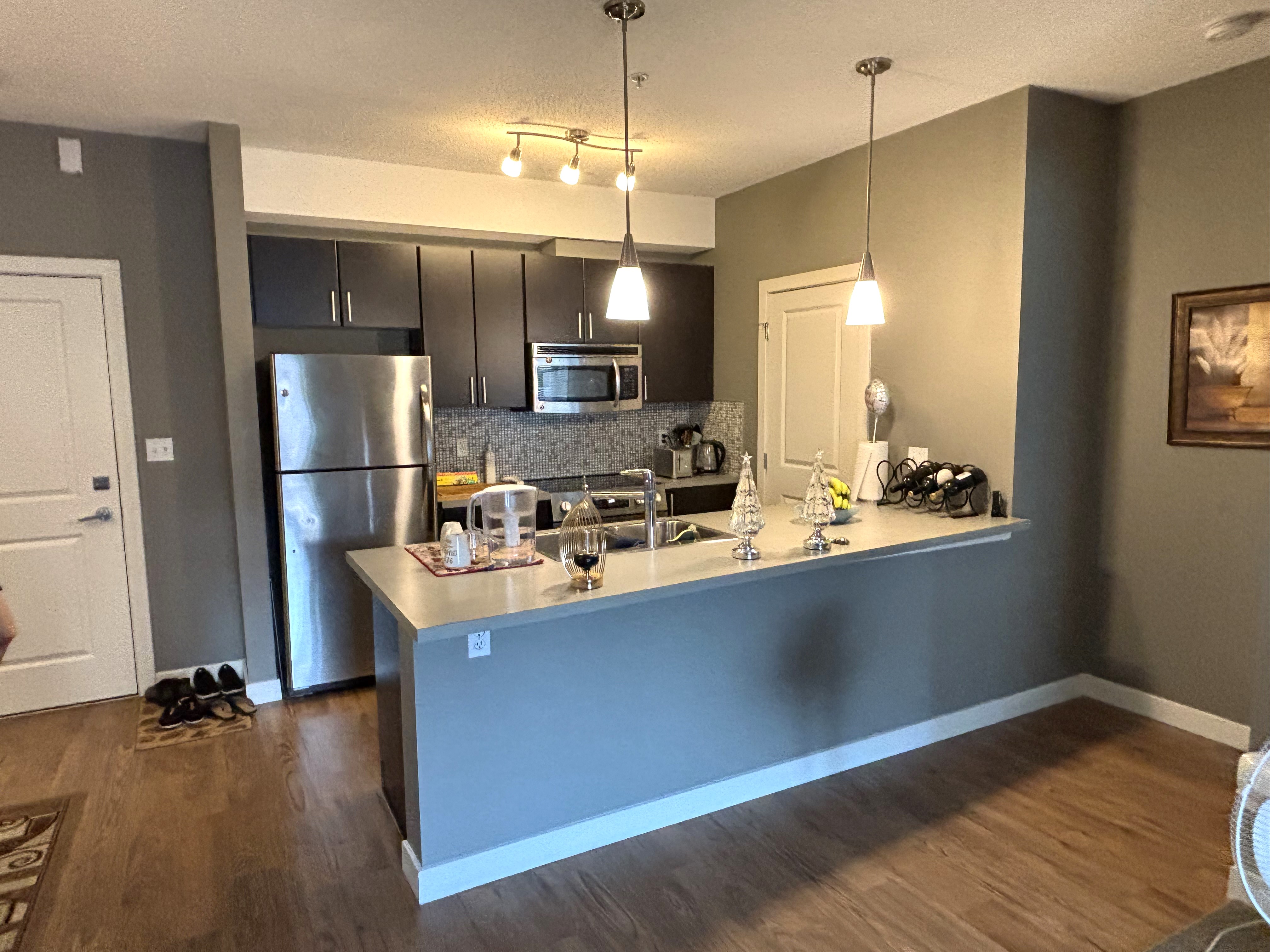 2 bedroom Condo, Quiet west facing, Courtyard view