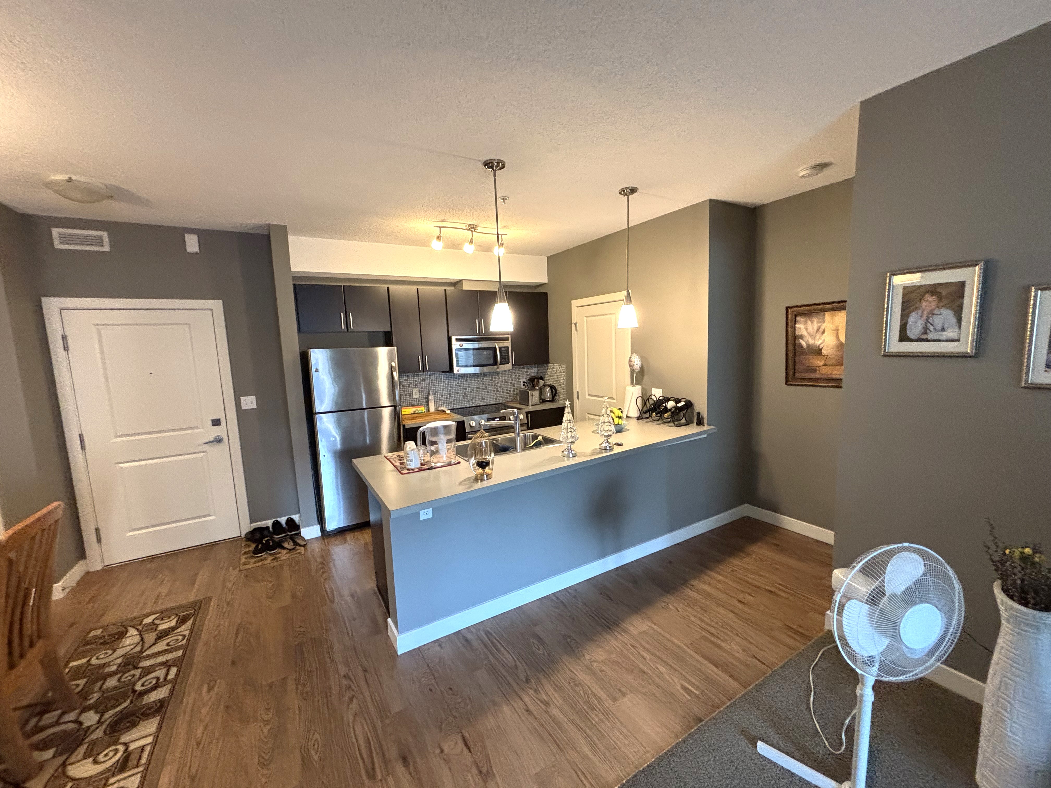 2 bedroom Condo, Quiet west facing, Courtyard view