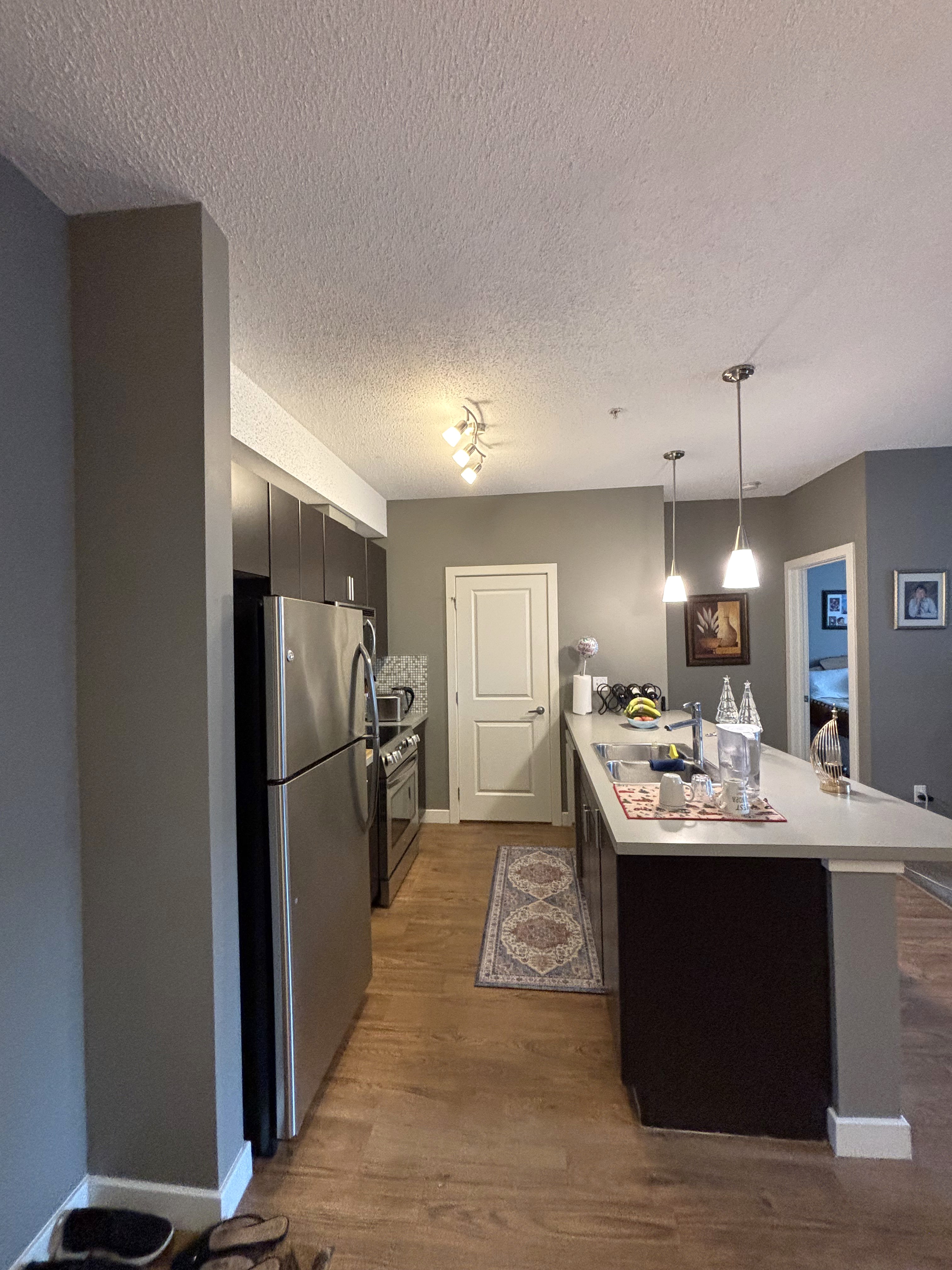 2 bedroom Condo, Quiet west facing, Courtyard view