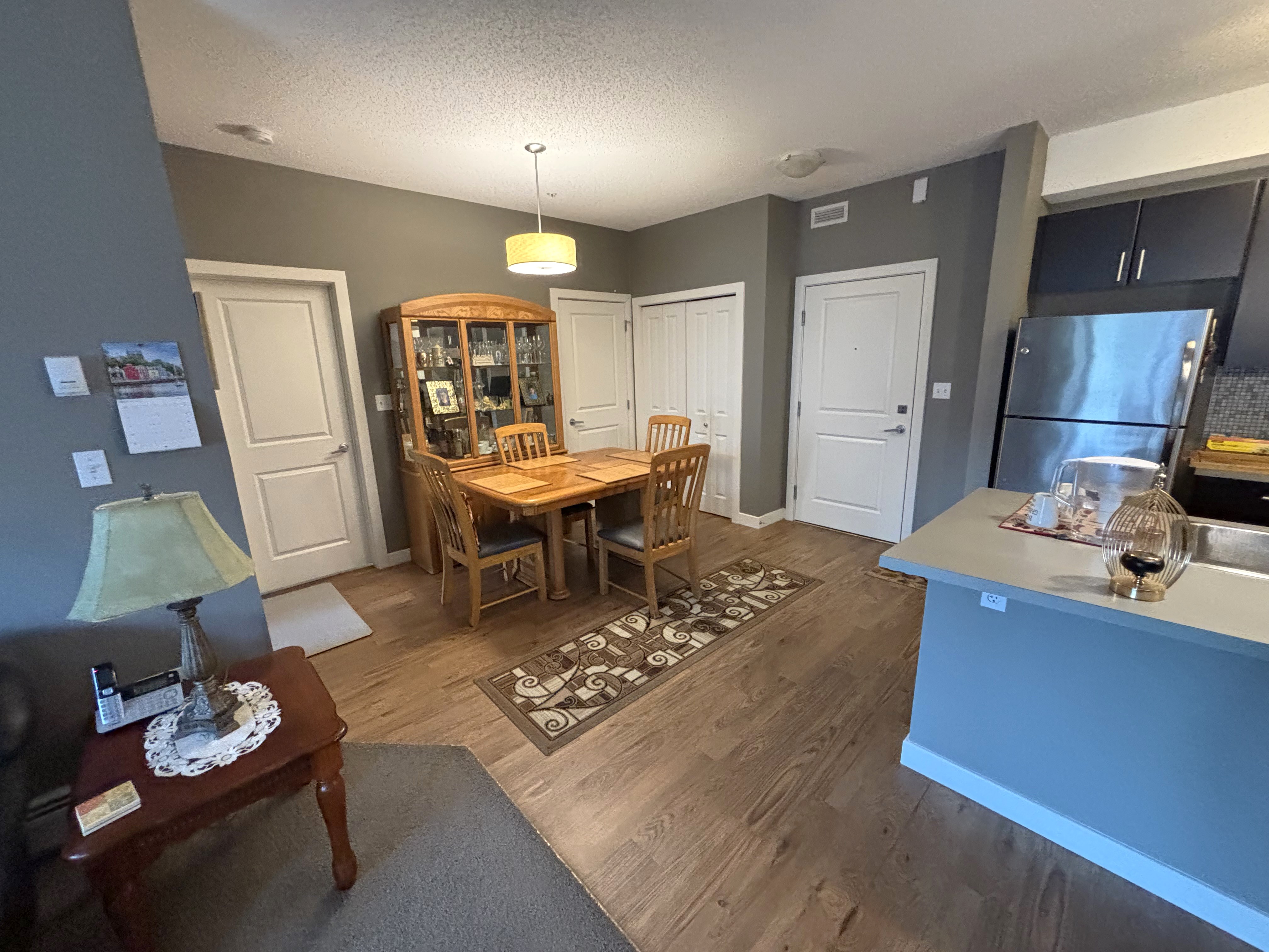 2 bedroom Condo, Quiet west facing, Courtyard view