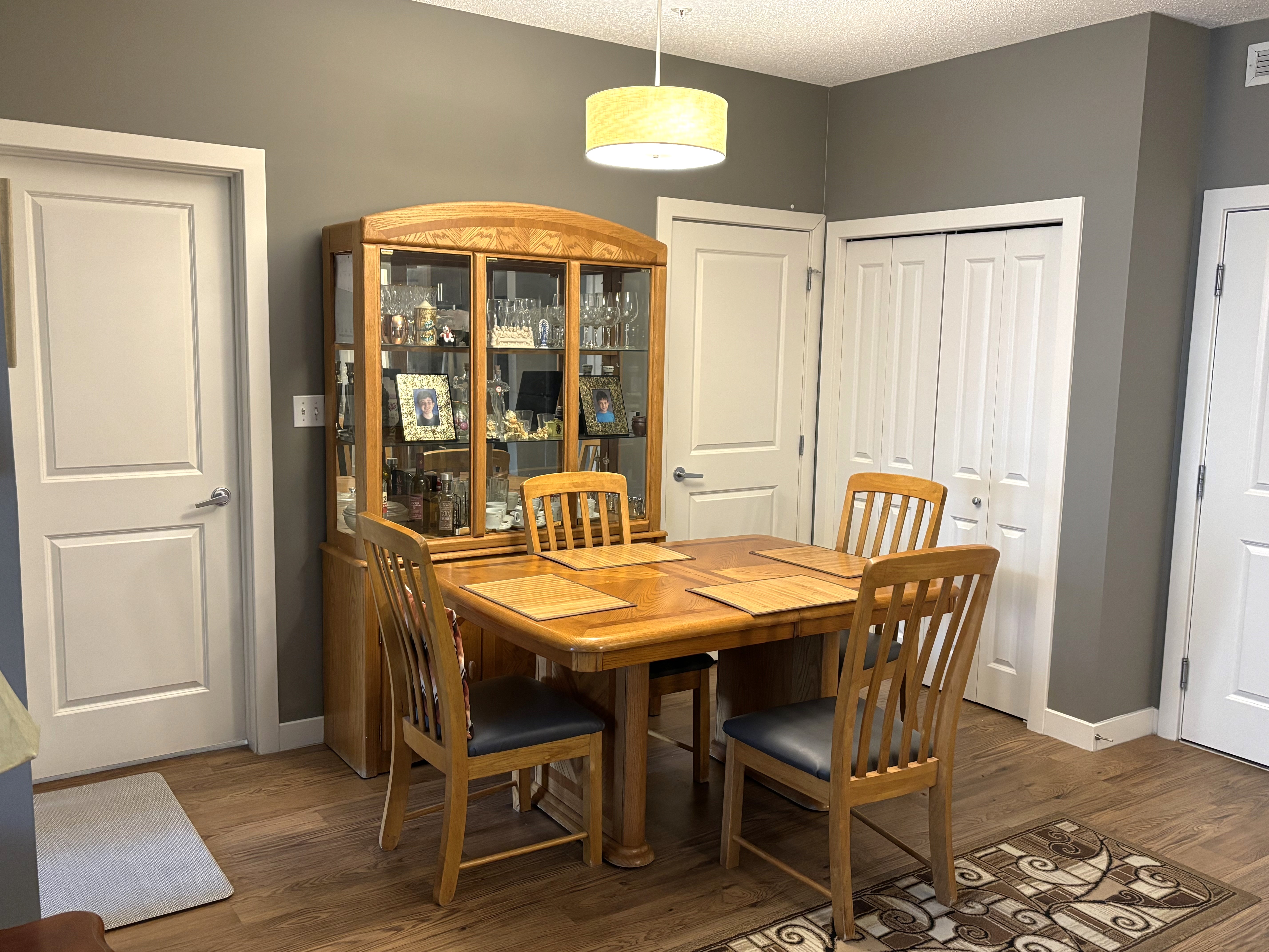 2 bedroom Condo, Quiet west facing, Courtyard view