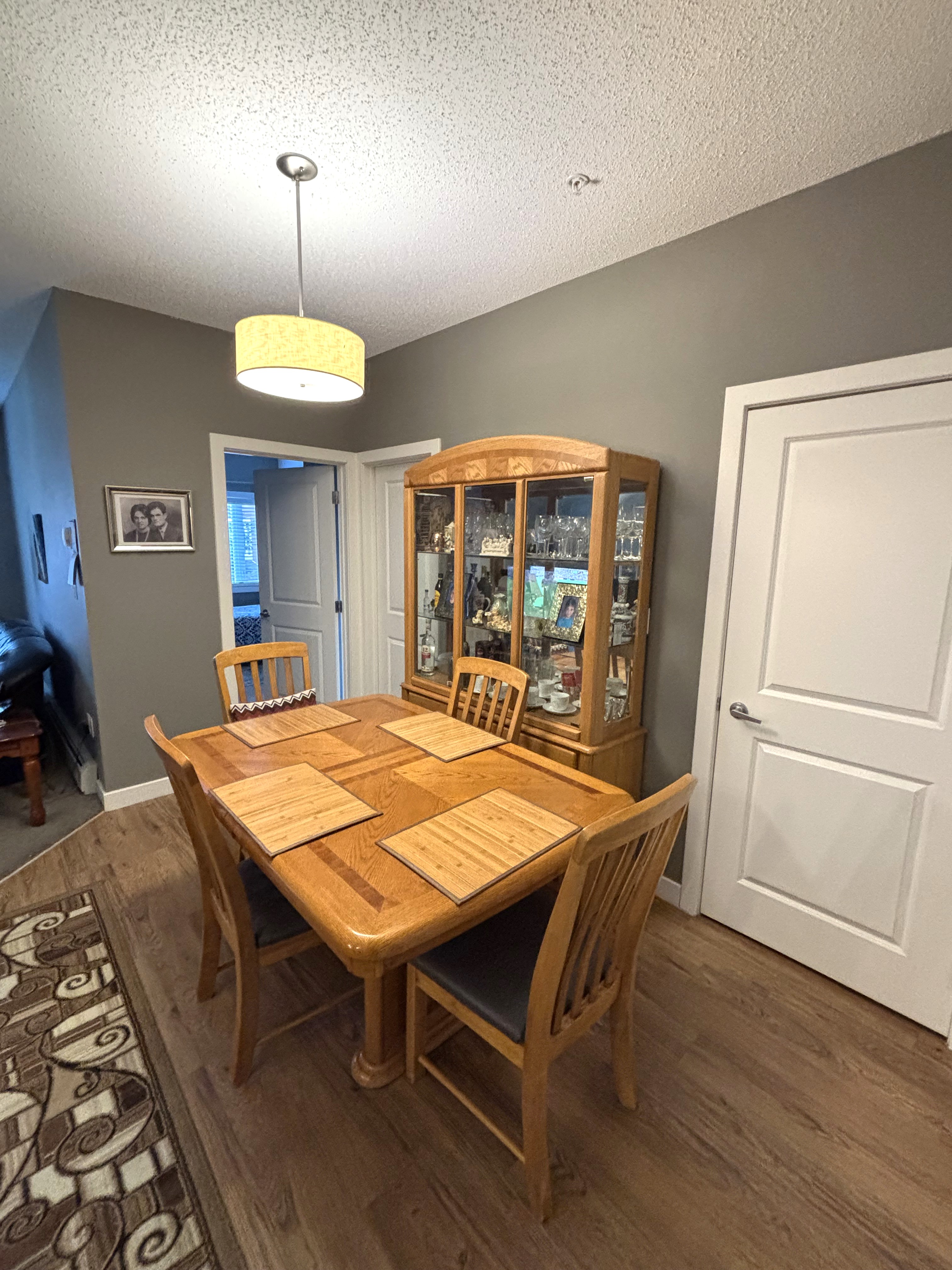 2 bedroom Condo, Quiet west facing, Courtyard view