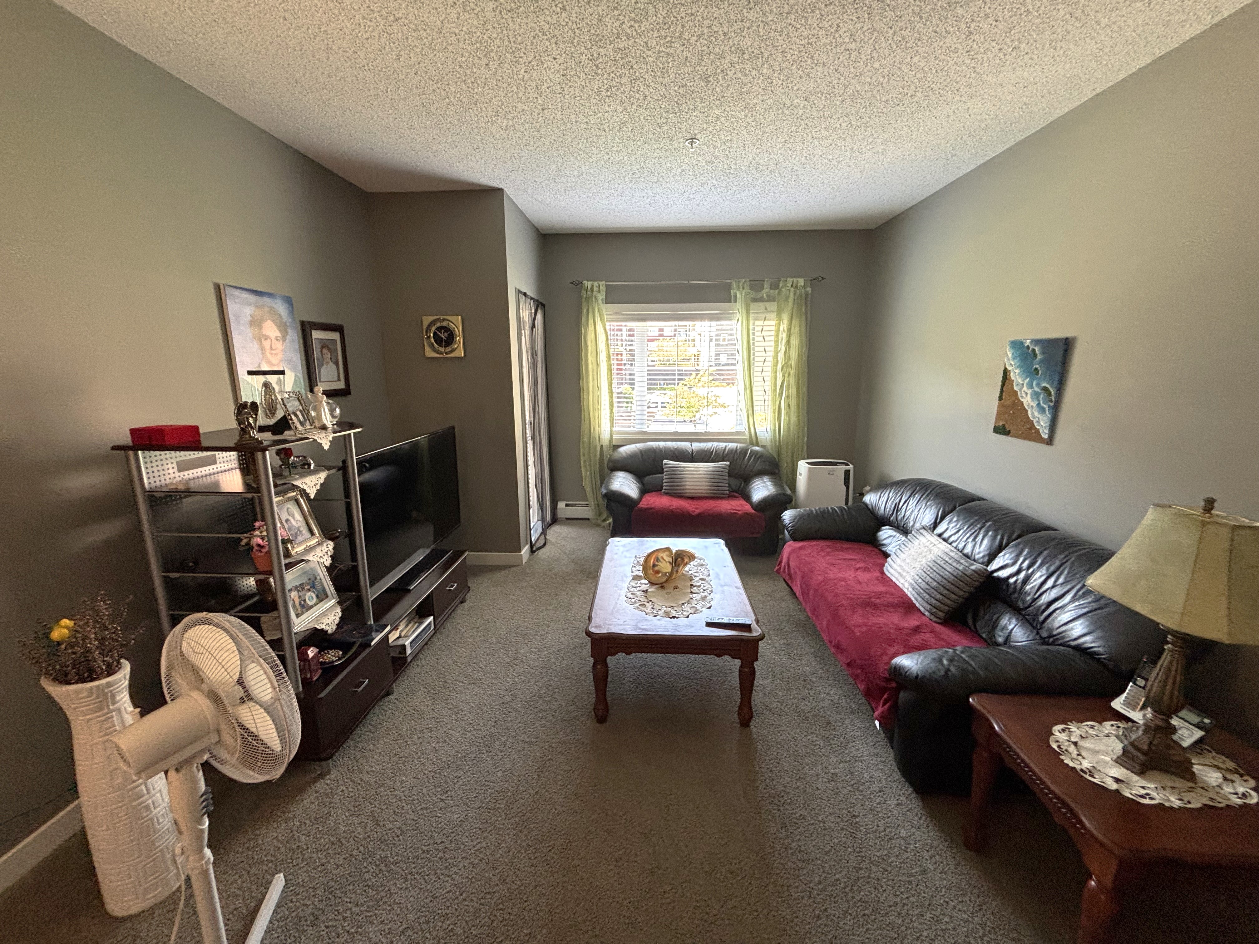 2 bedroom Condo, Quiet west facing, Courtyard view