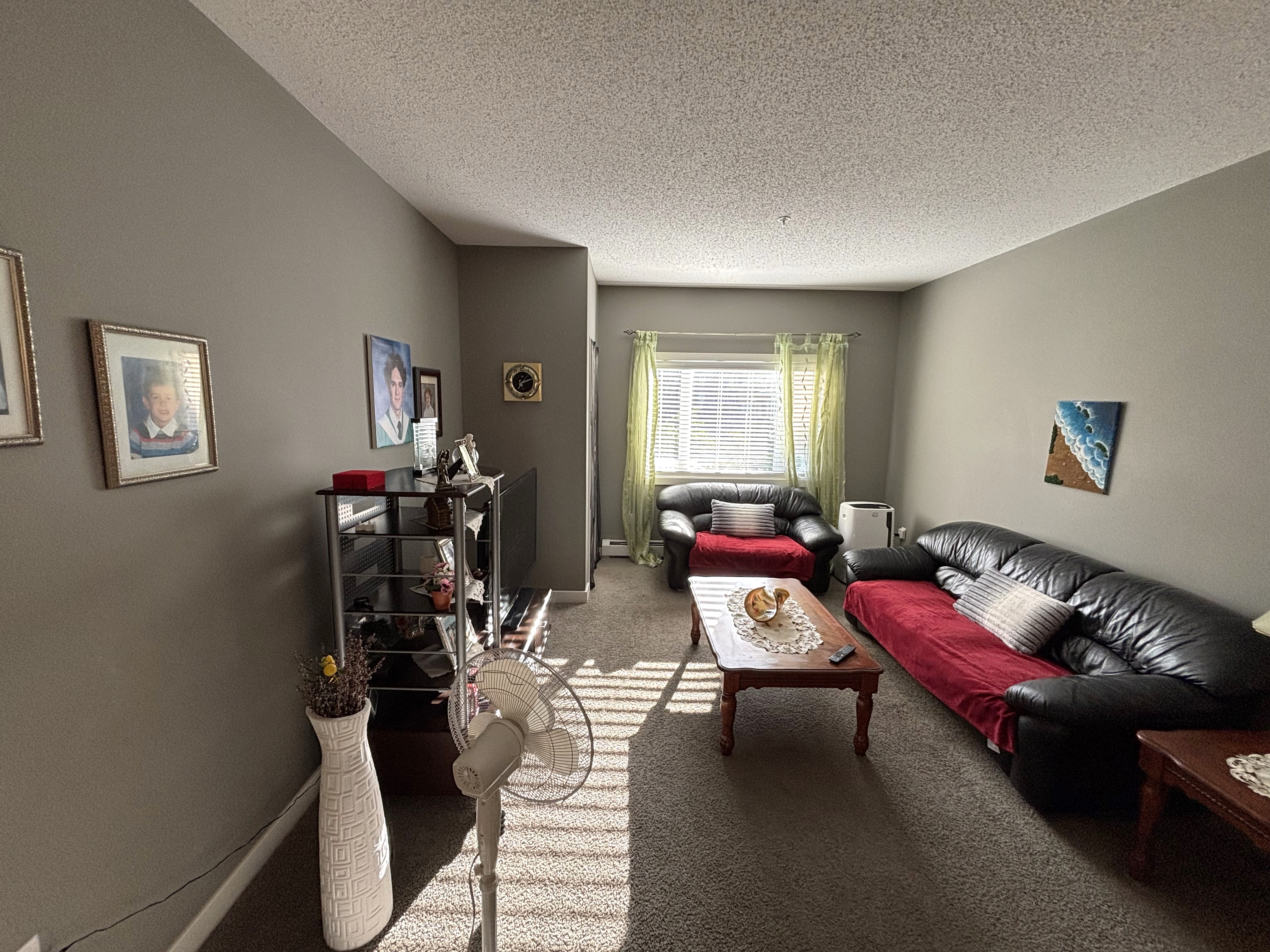 2 bedroom Condo, Quiet west facing, Courtyard view