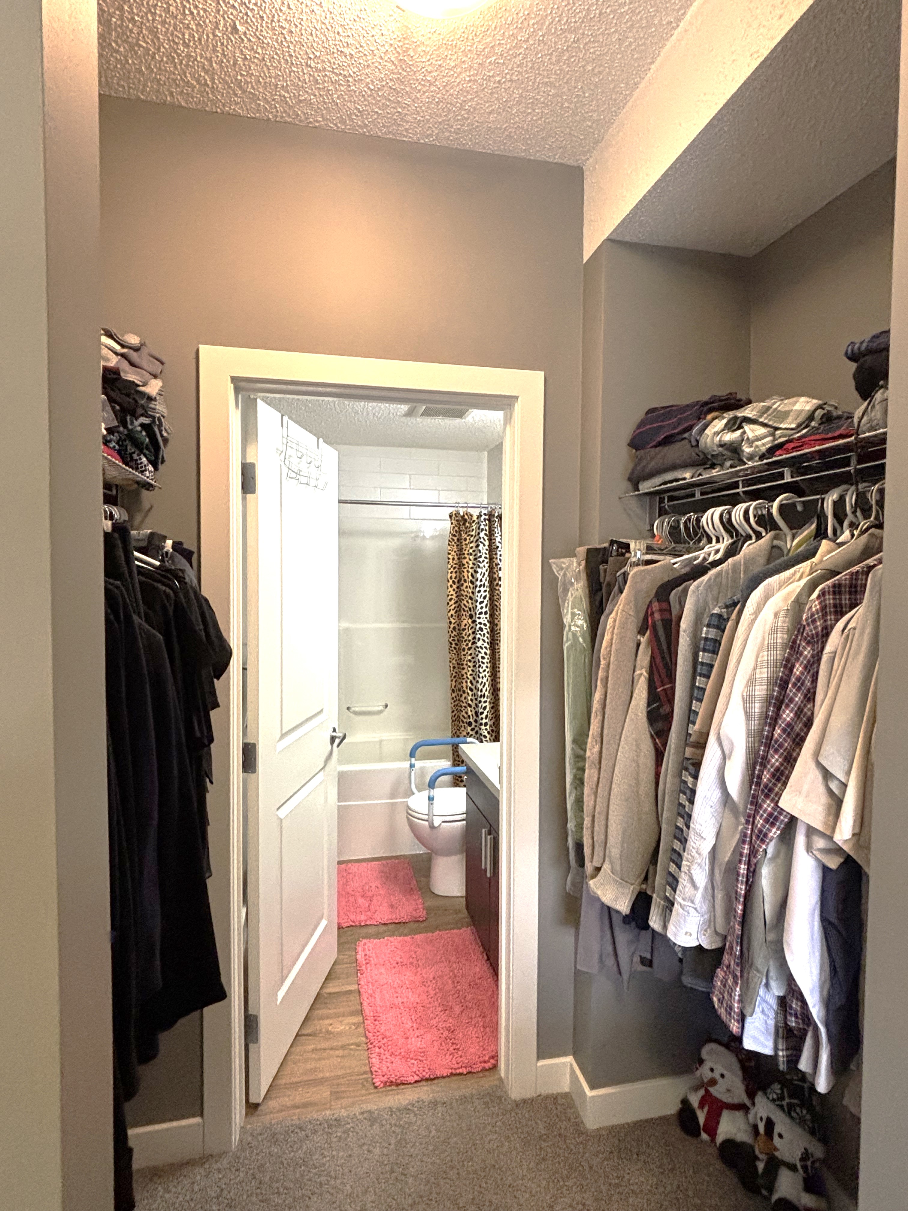 2 bedroom Condo, Quiet west facing, Courtyard view