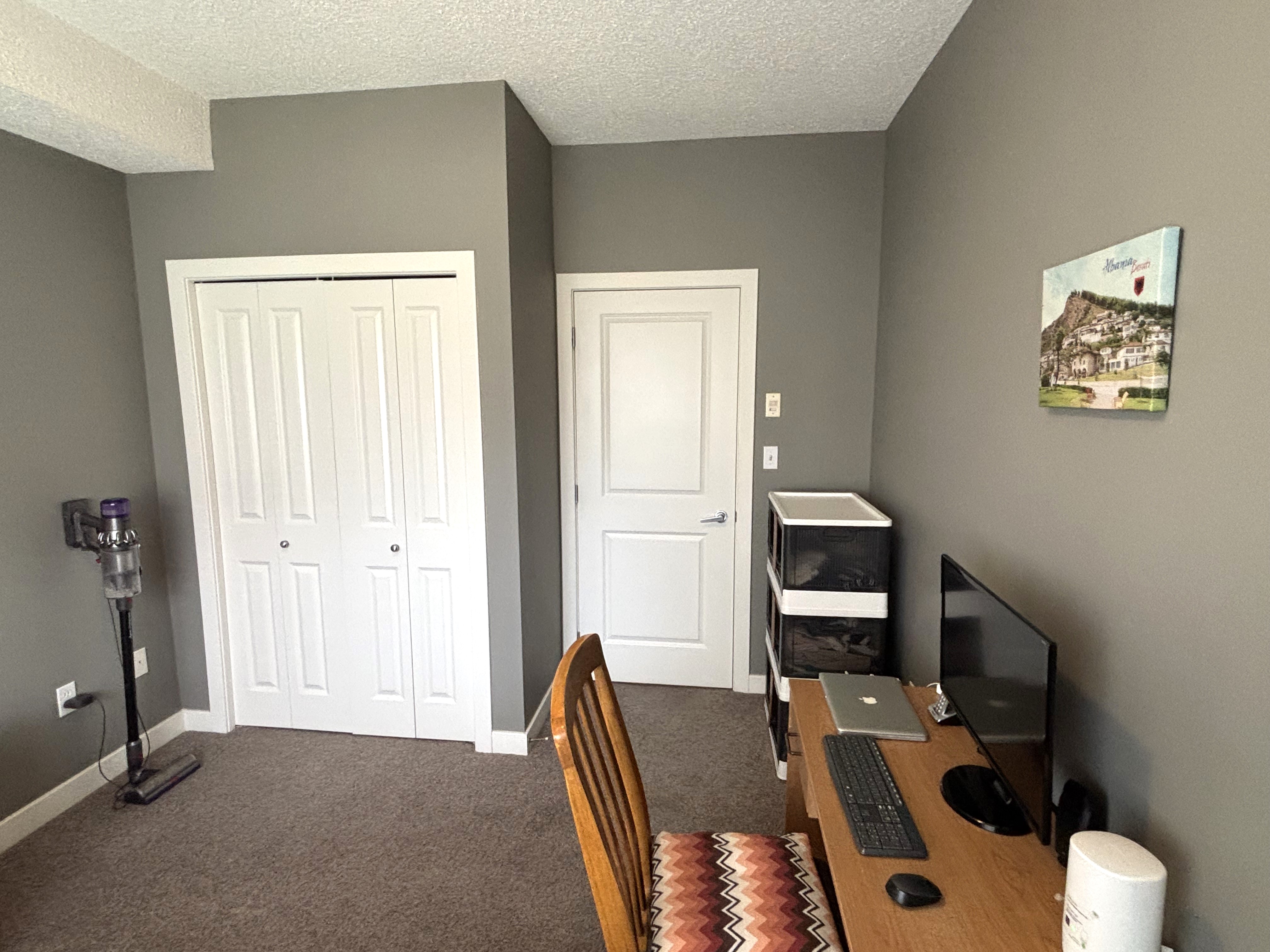2 bedroom Condo, Quiet west facing, Courtyard view