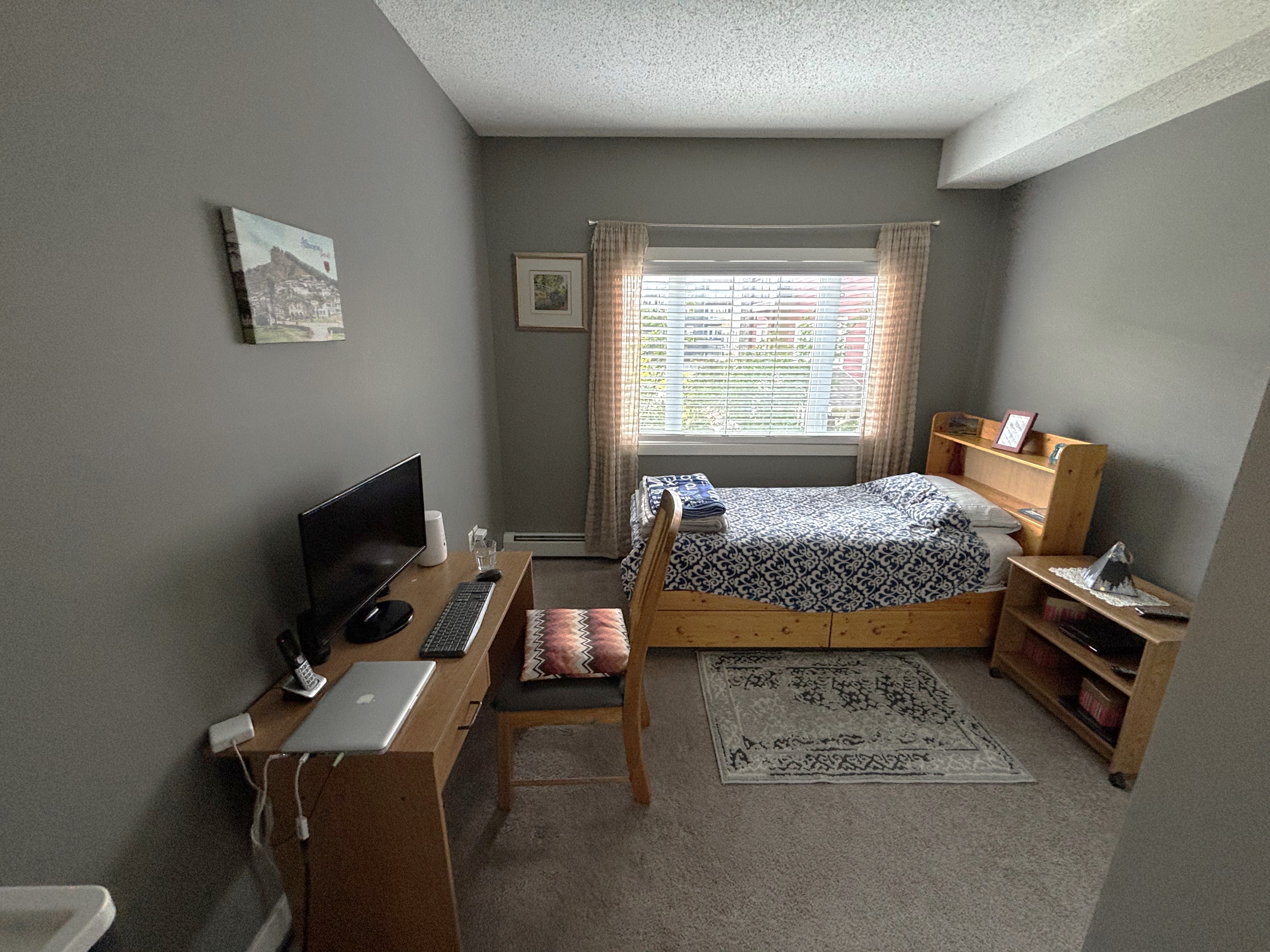 2 bedroom Condo, Quiet west facing, Courtyard view