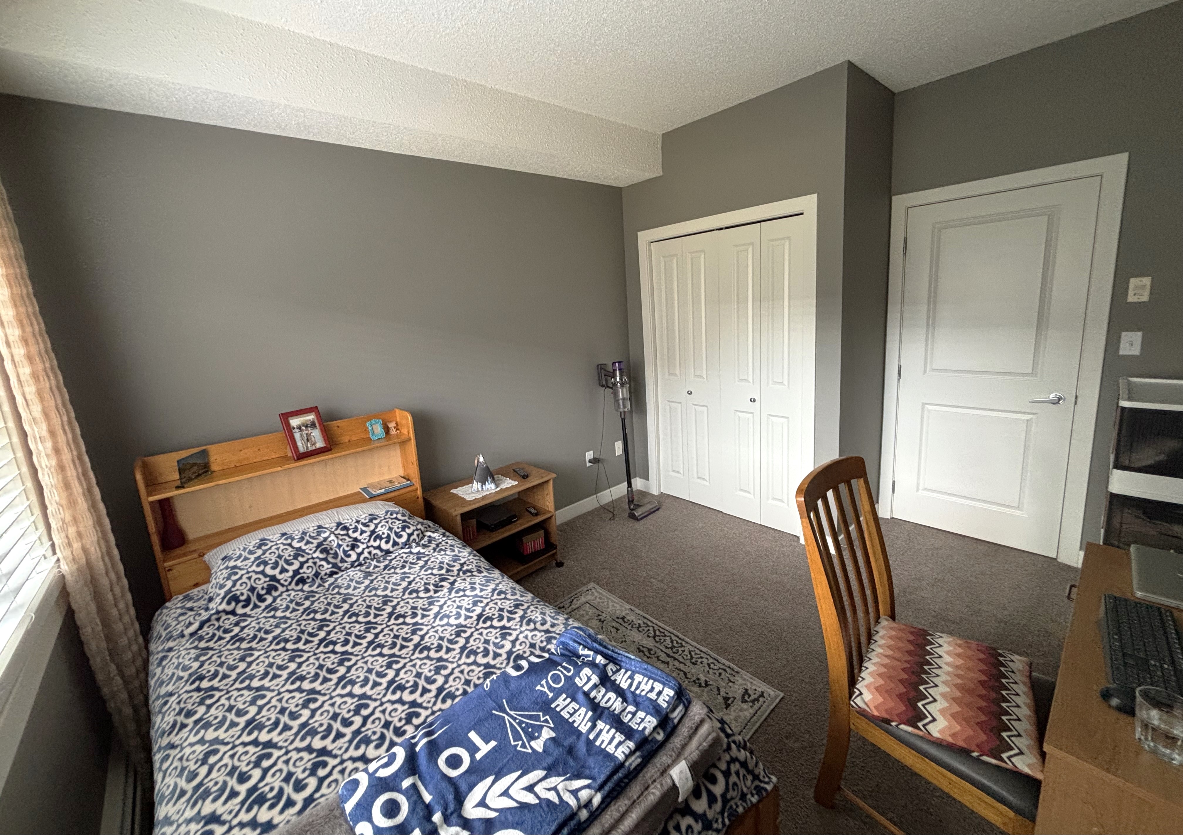 2 bedroom Condo, Quiet west facing, Courtyard view