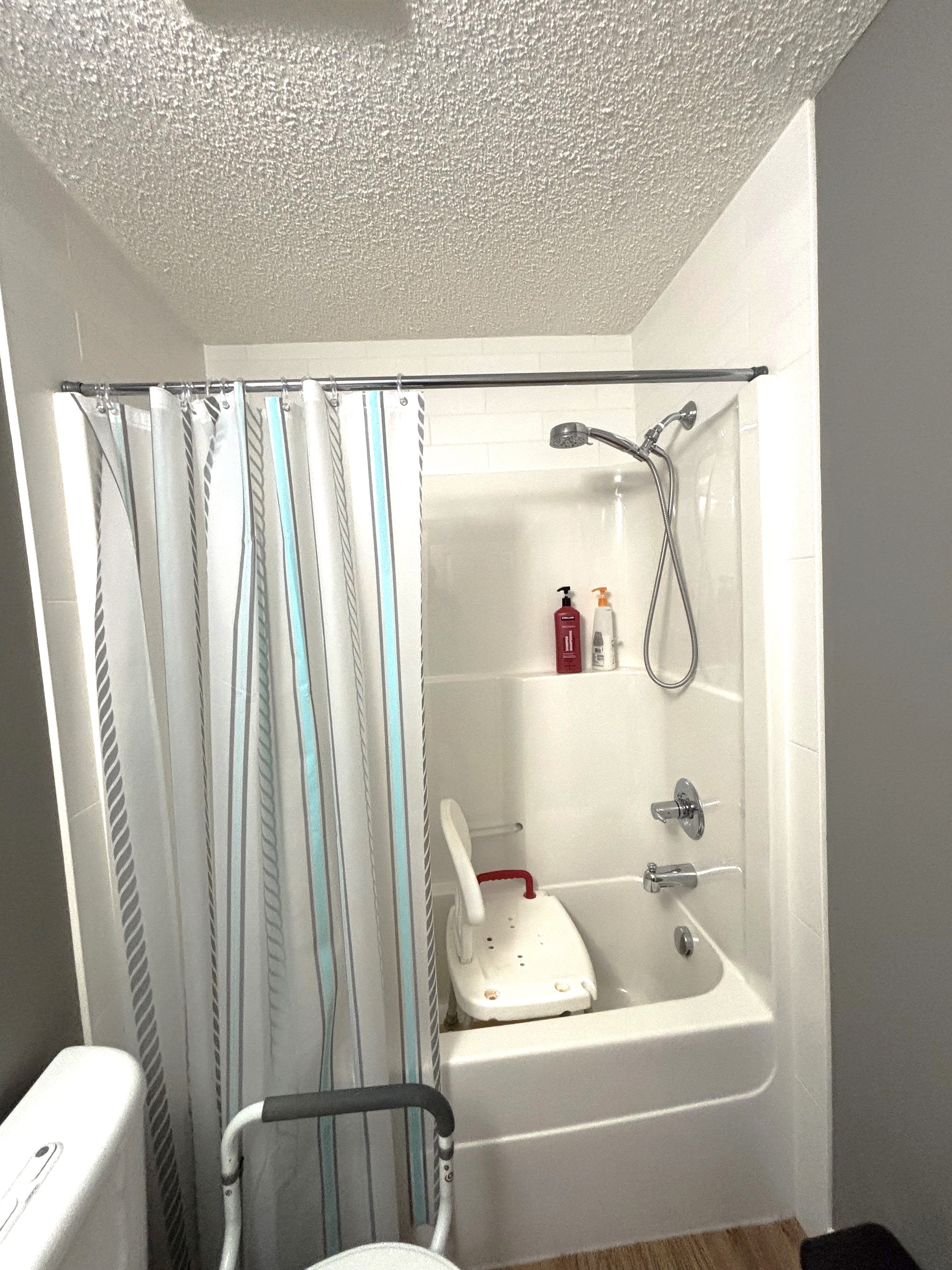 2 bedroom Condo, Quiet west facing, Courtyard view