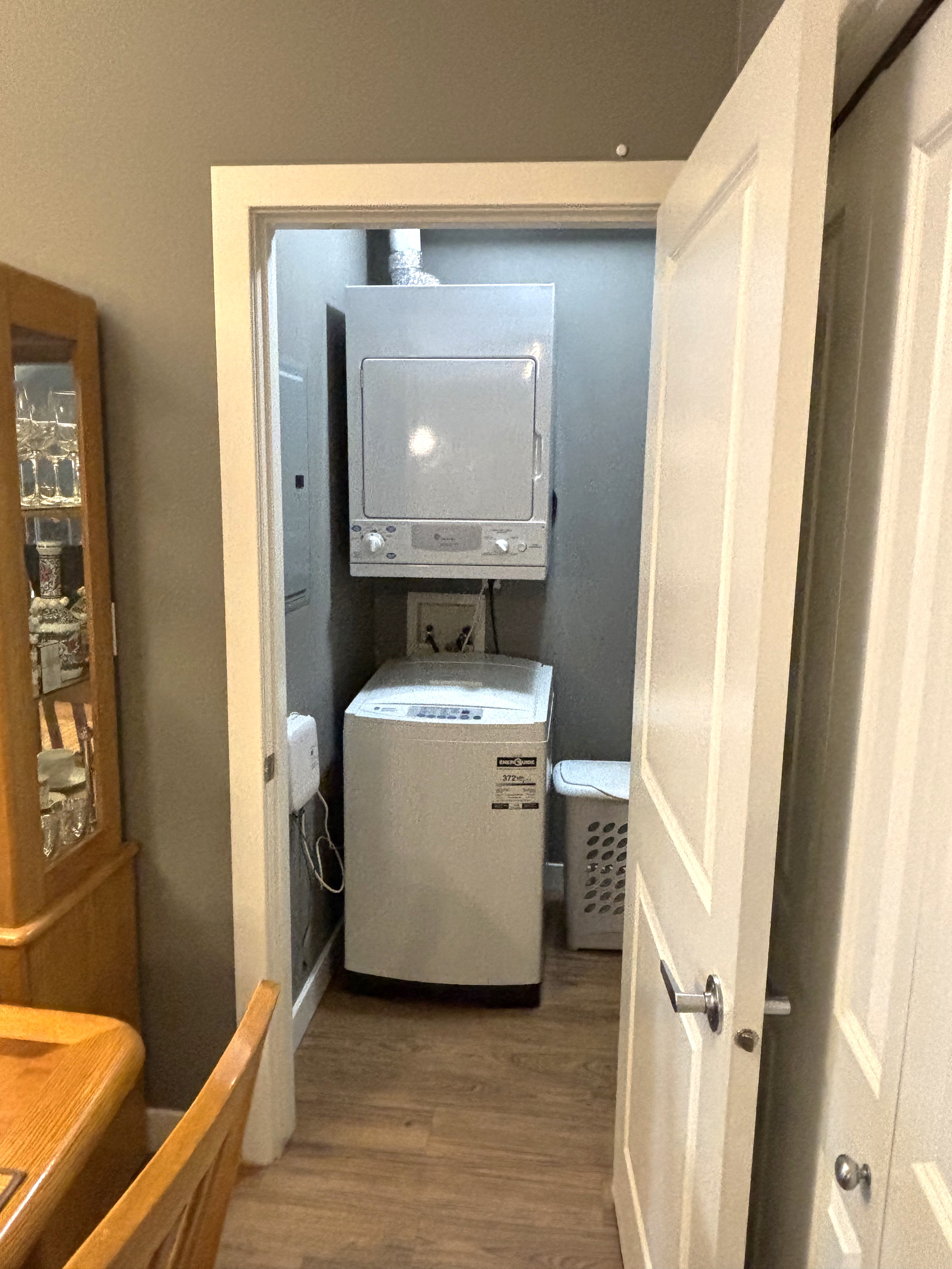 2 bedroom Condo, Quiet west facing, Courtyard view