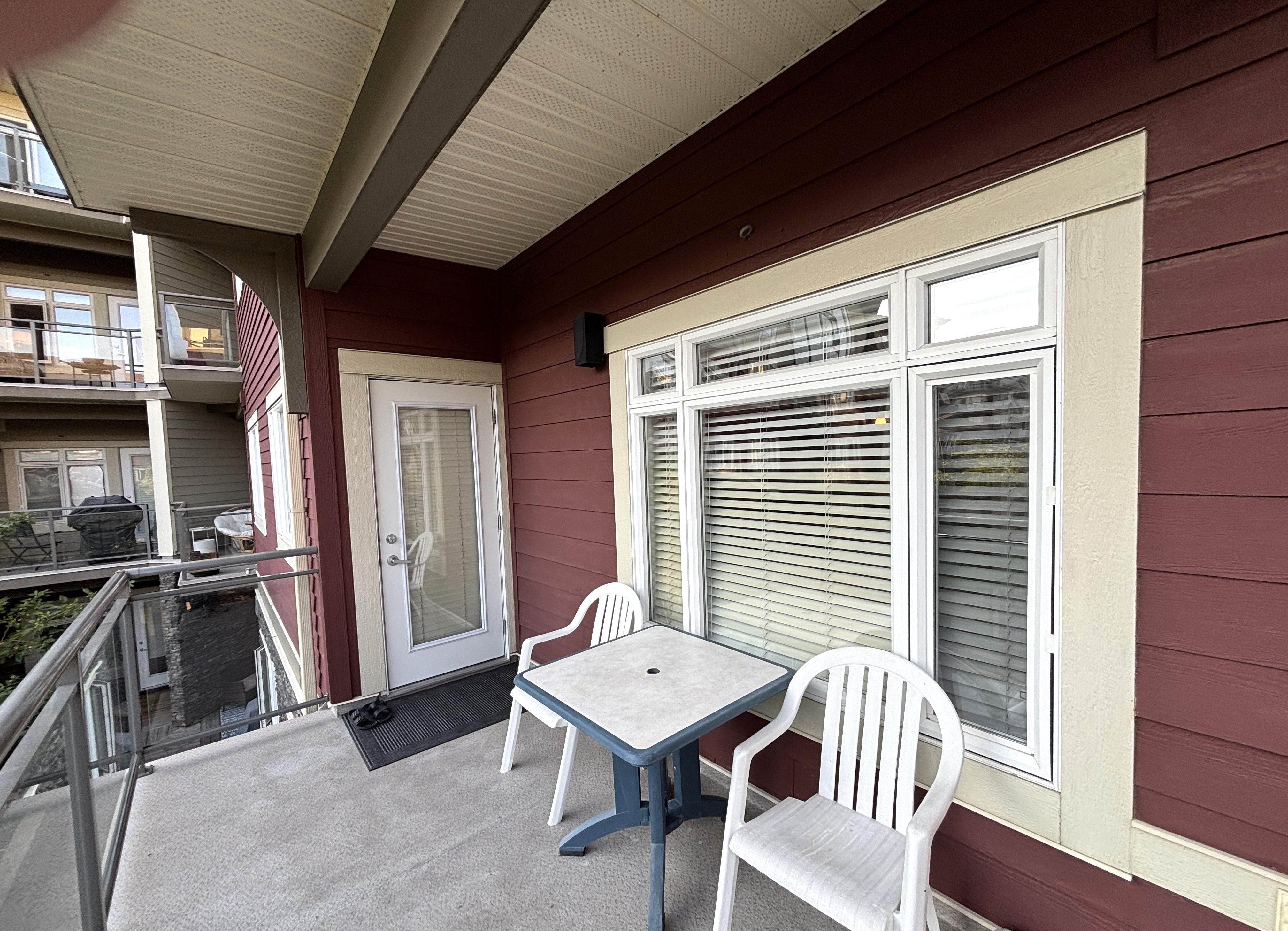 2 bedroom Condo, Quiet west facing, Courtyard view