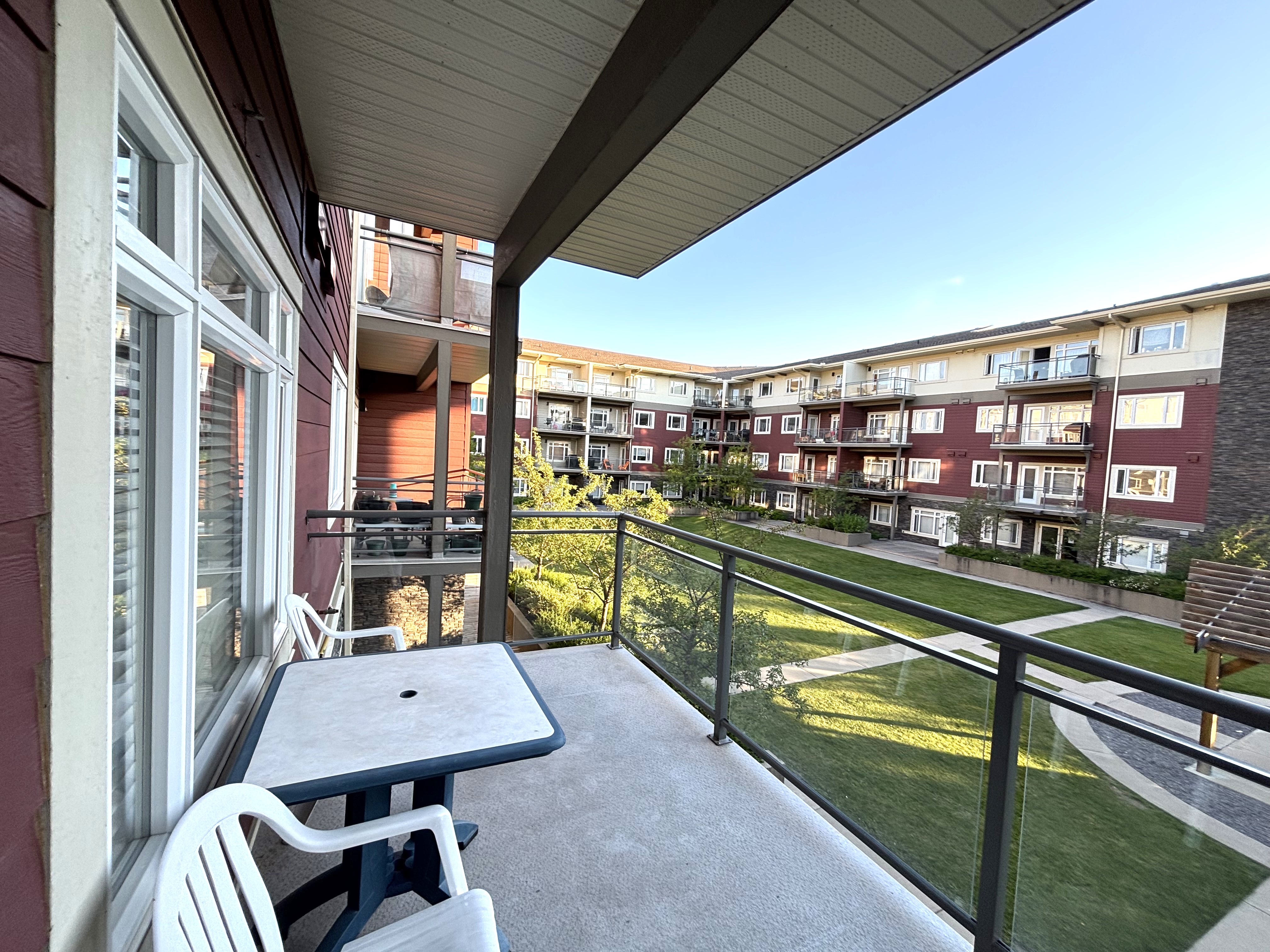 2 bedroom Condo, Quiet west facing, Courtyard view