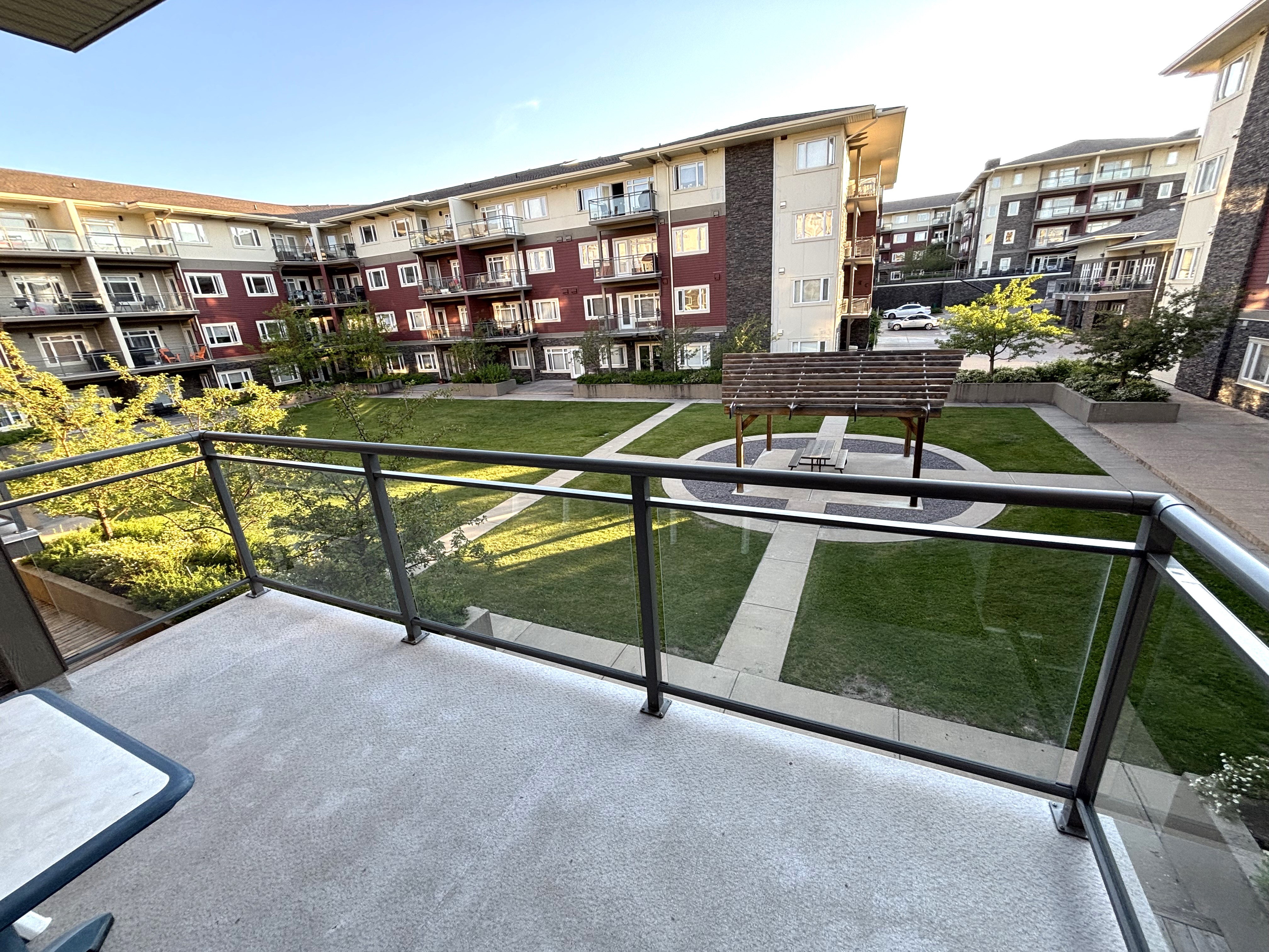 2 bedroom Condo, Quiet west facing, Courtyard view