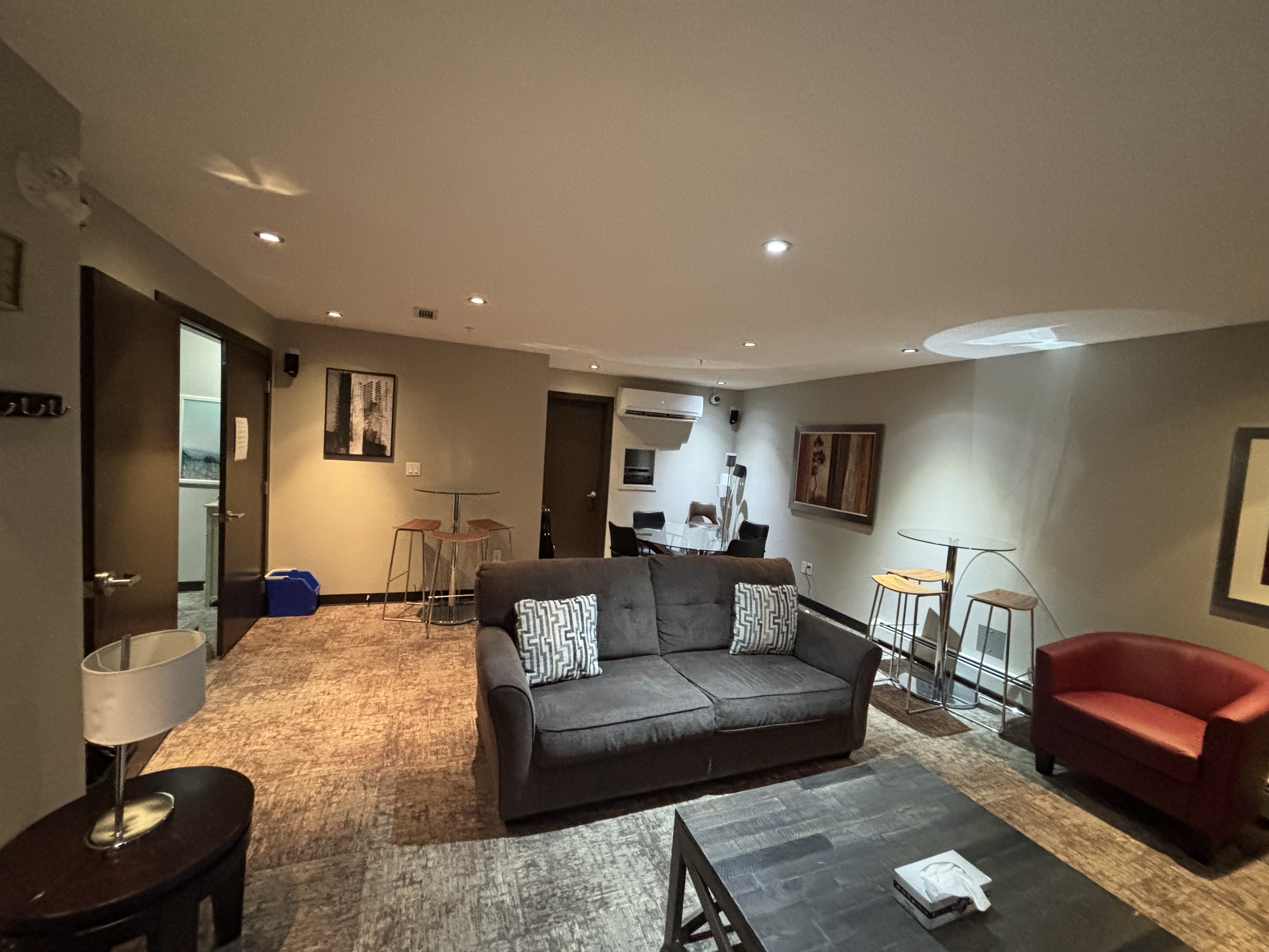 2 bedroom Condo, Quiet west facing, Courtyard view