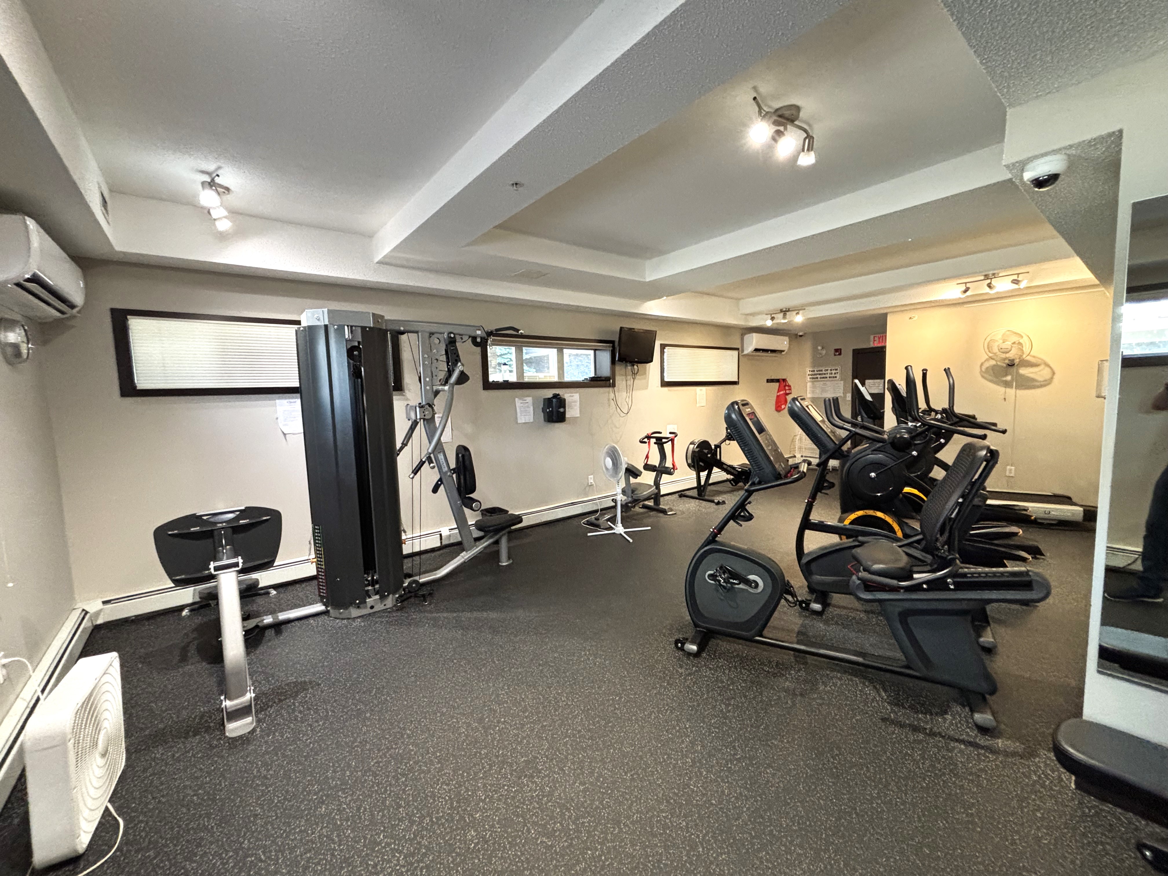2 bedroom Condo, Quiet west facing, Courtyard view