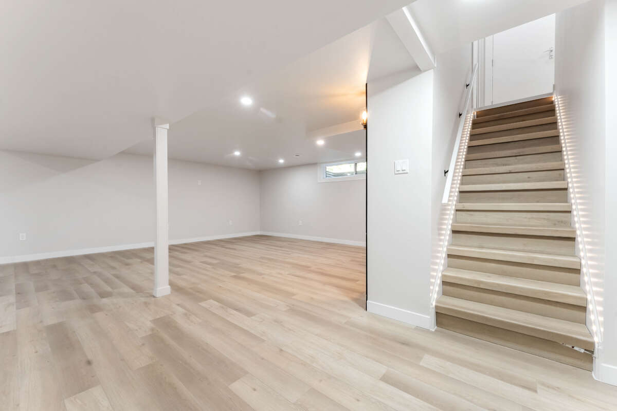 motion activated stair lights, direct access to backyard