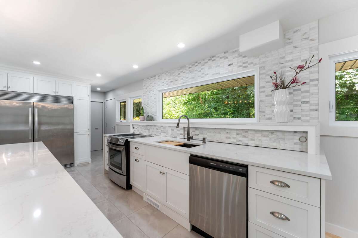 backsplash storage