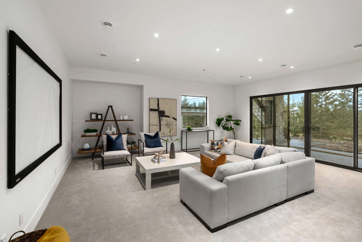 Luxury Walk-Out with Golf Views
