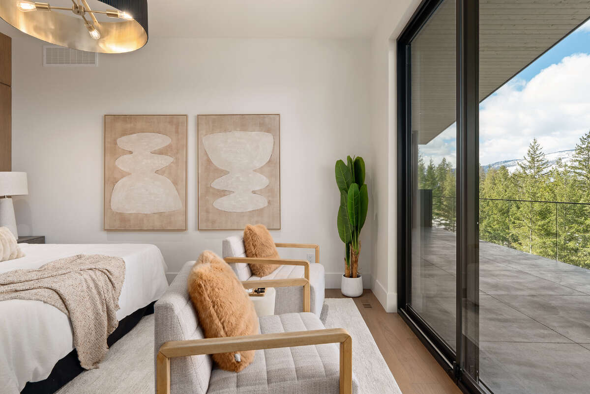 Luxury Walk-Out with Golf Views