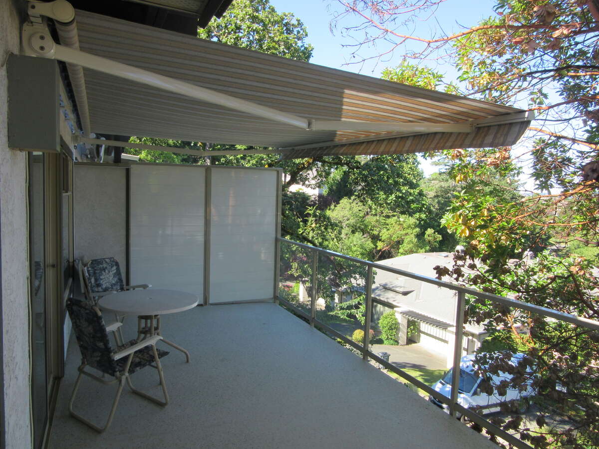Roomy Townhouse Overlooking Nature
