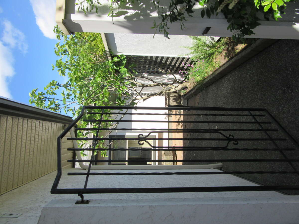 Roomy Townhouse Overlooking Nature