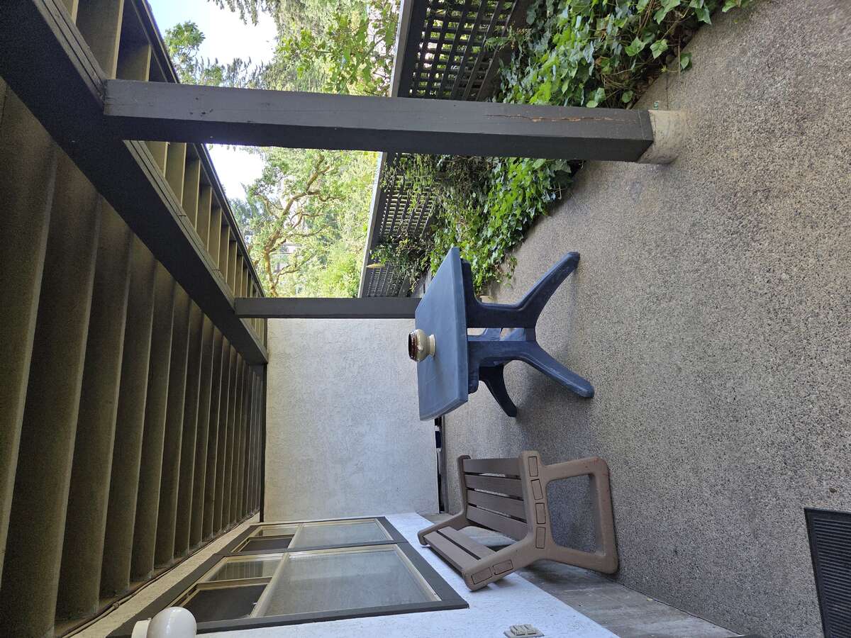 Roomy Townhouse Overlooking Nature