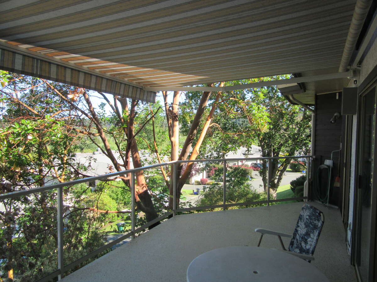 Roomy Townhouse Overlooking Nature