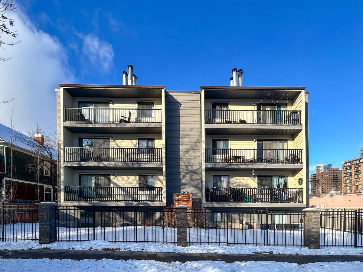 Condo For Sale in Calgary, Alberta - 1 bdrm, 1 bath (104, 1512 16 Avenue SW)