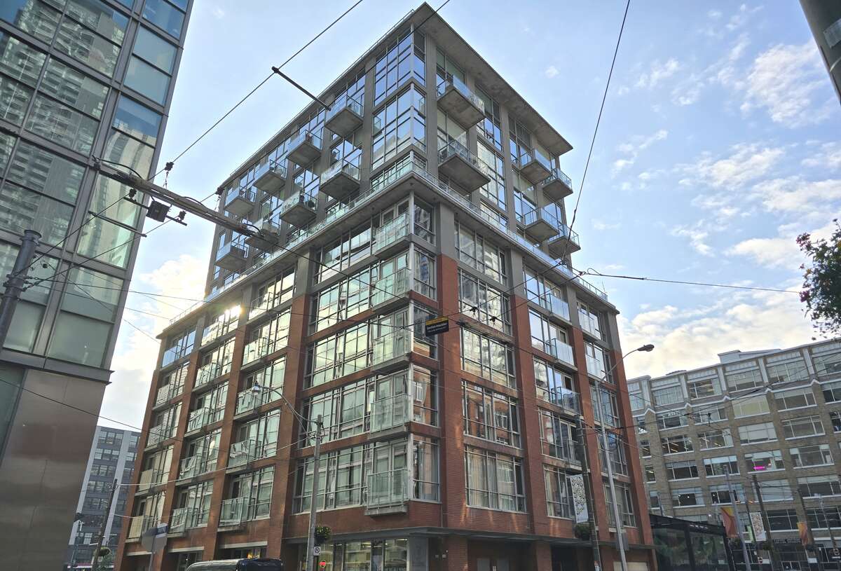 Boutique 10-floor building in downtown Toronto with immediate access to TTC public transportation.