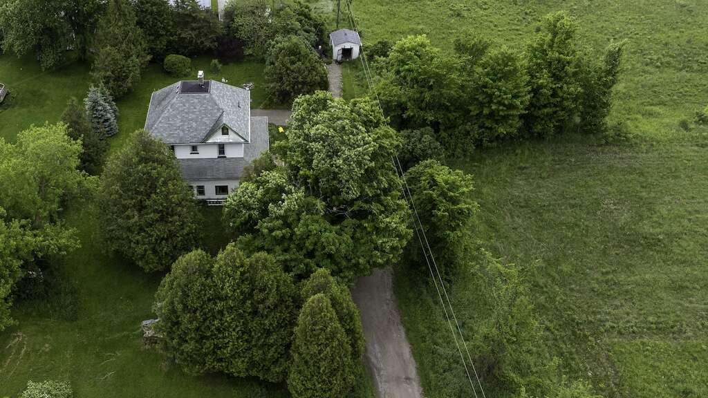 Country Living 10 minutes north of Lindsay