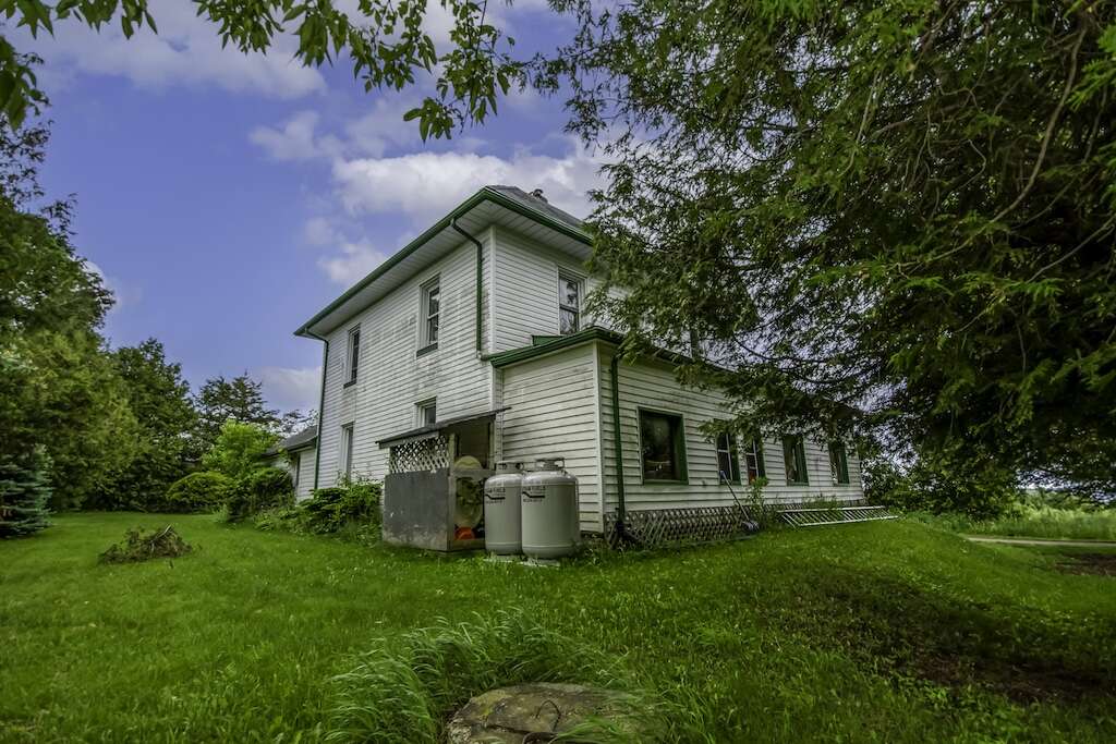 Country Living 10 minutes north of Lindsay
