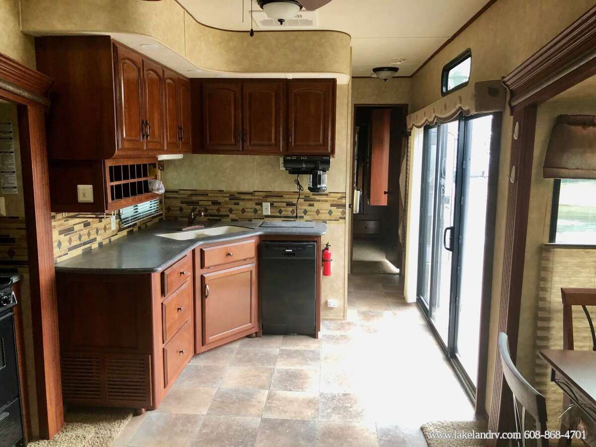 Turnkey East Barriere Lake Waterfront Retreat