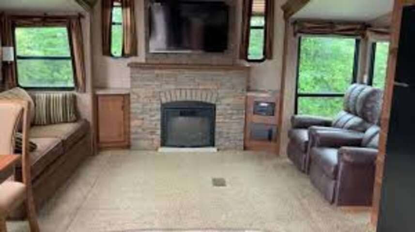Turnkey East Barriere Lake Waterfront Retreat