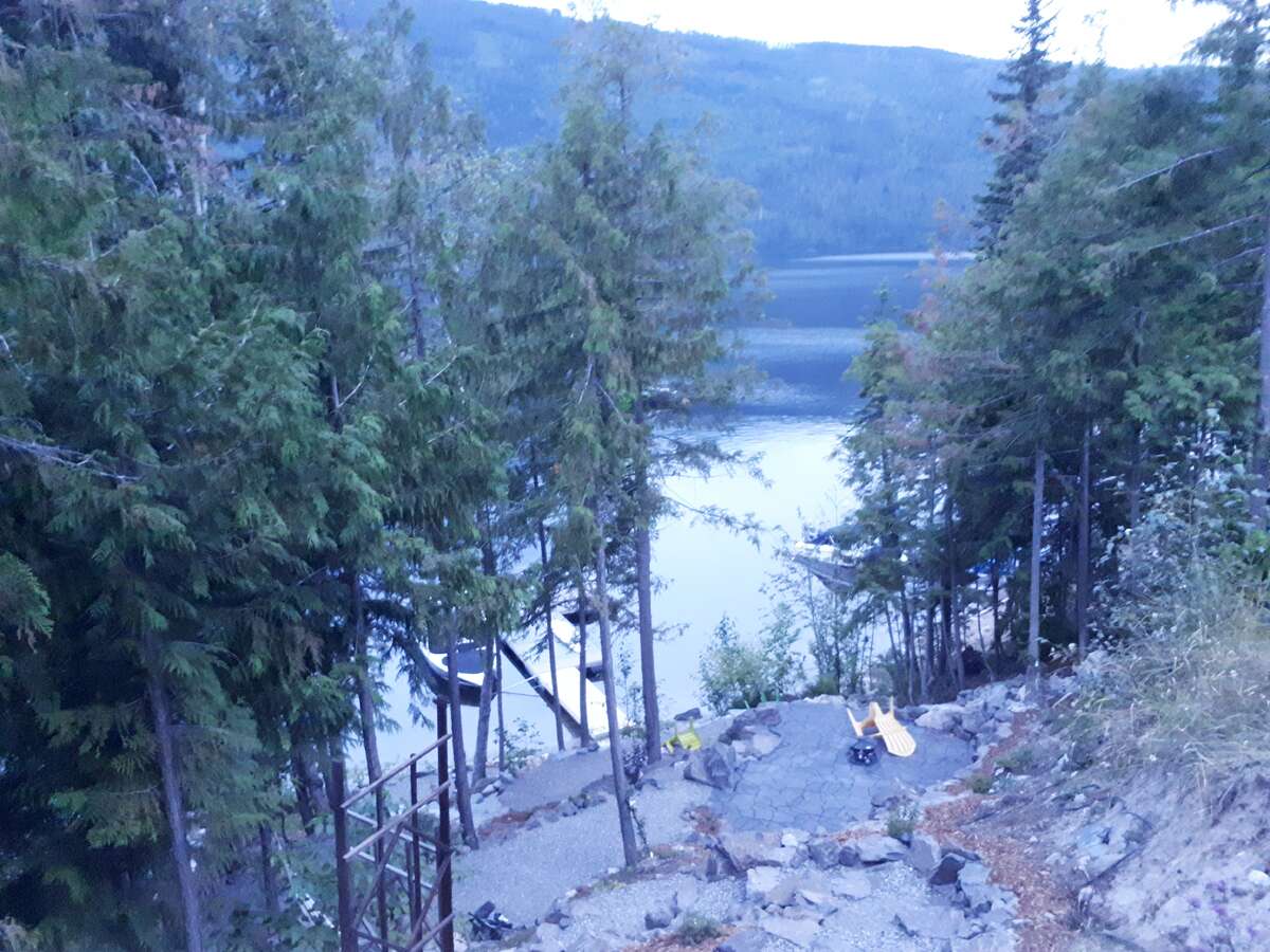 Turnkey East Barriere Lake Waterfront Retreat