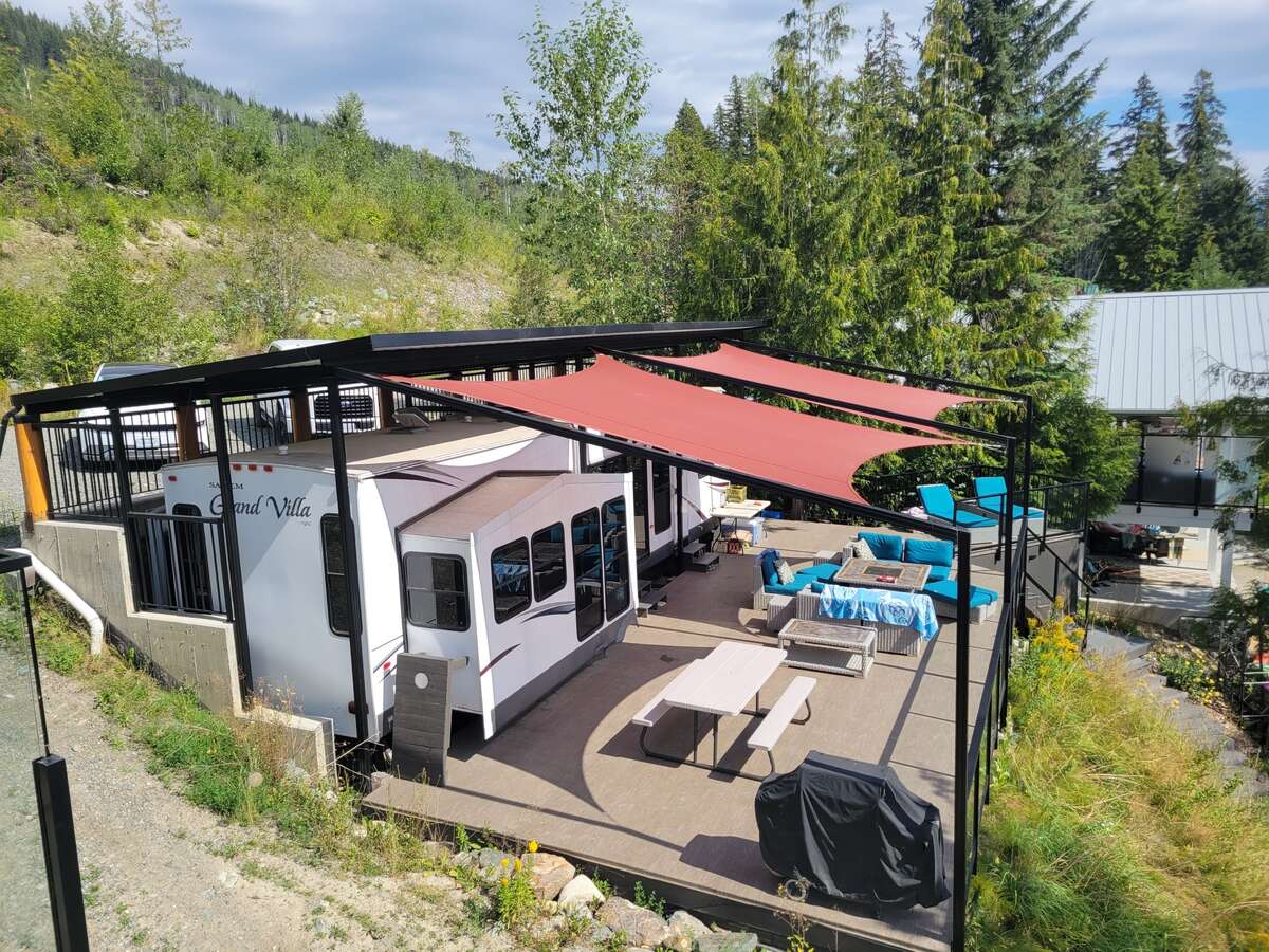 Turnkey East Barriere Lake Waterfront Retreat