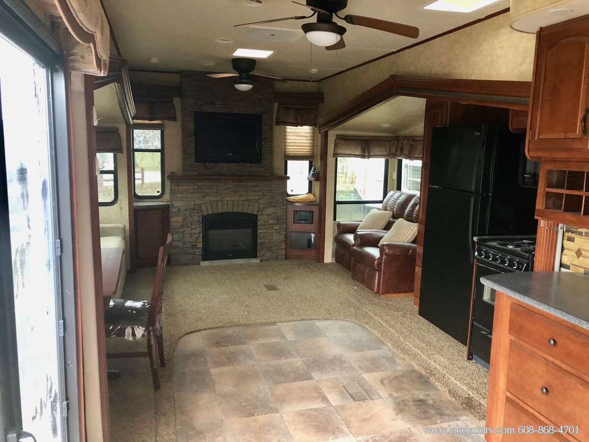 Turnkey East Barriere Lake Waterfront Retreat
