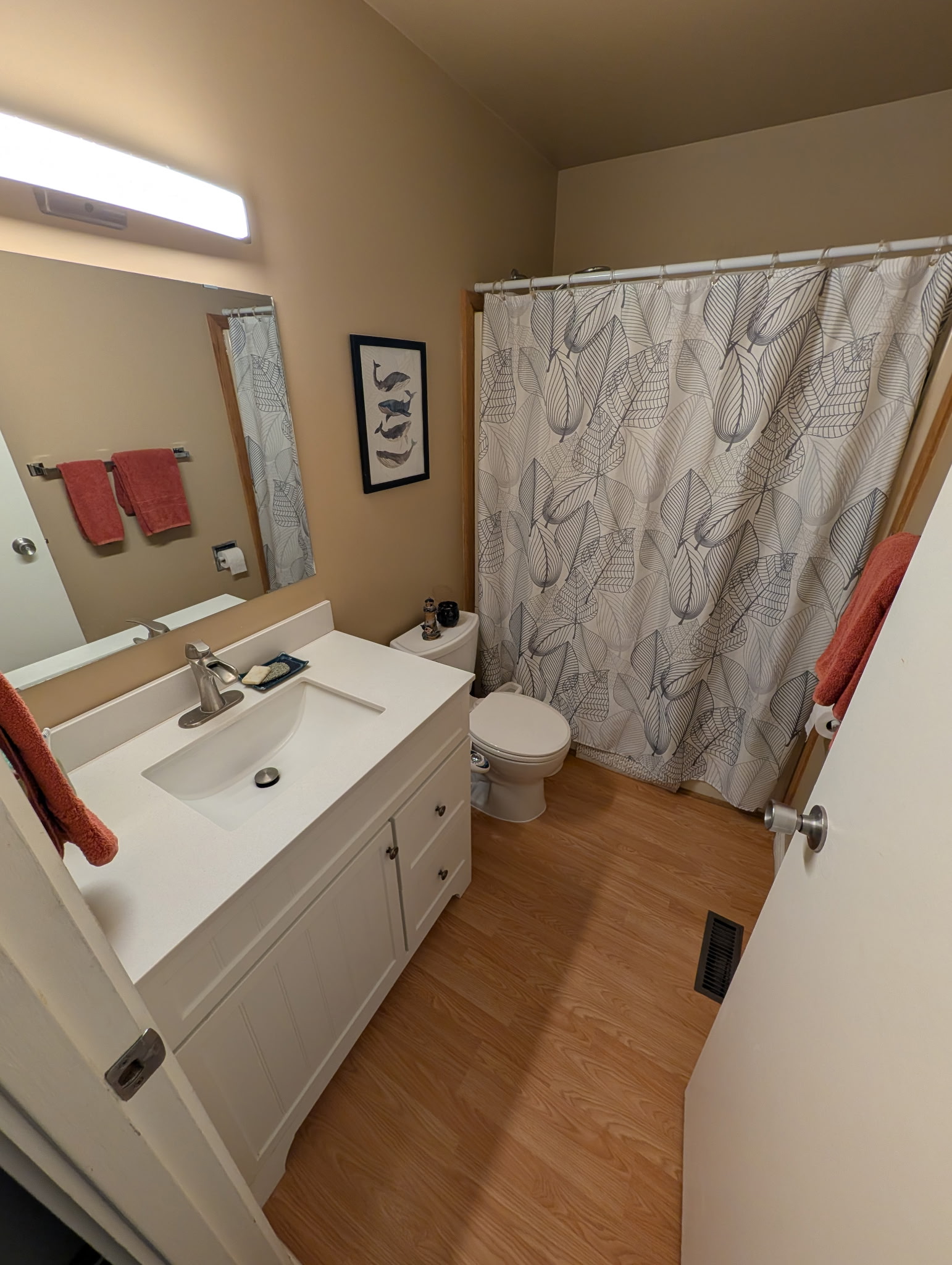 Townsite Home w/ Suite, Hot Tub & Big Yard