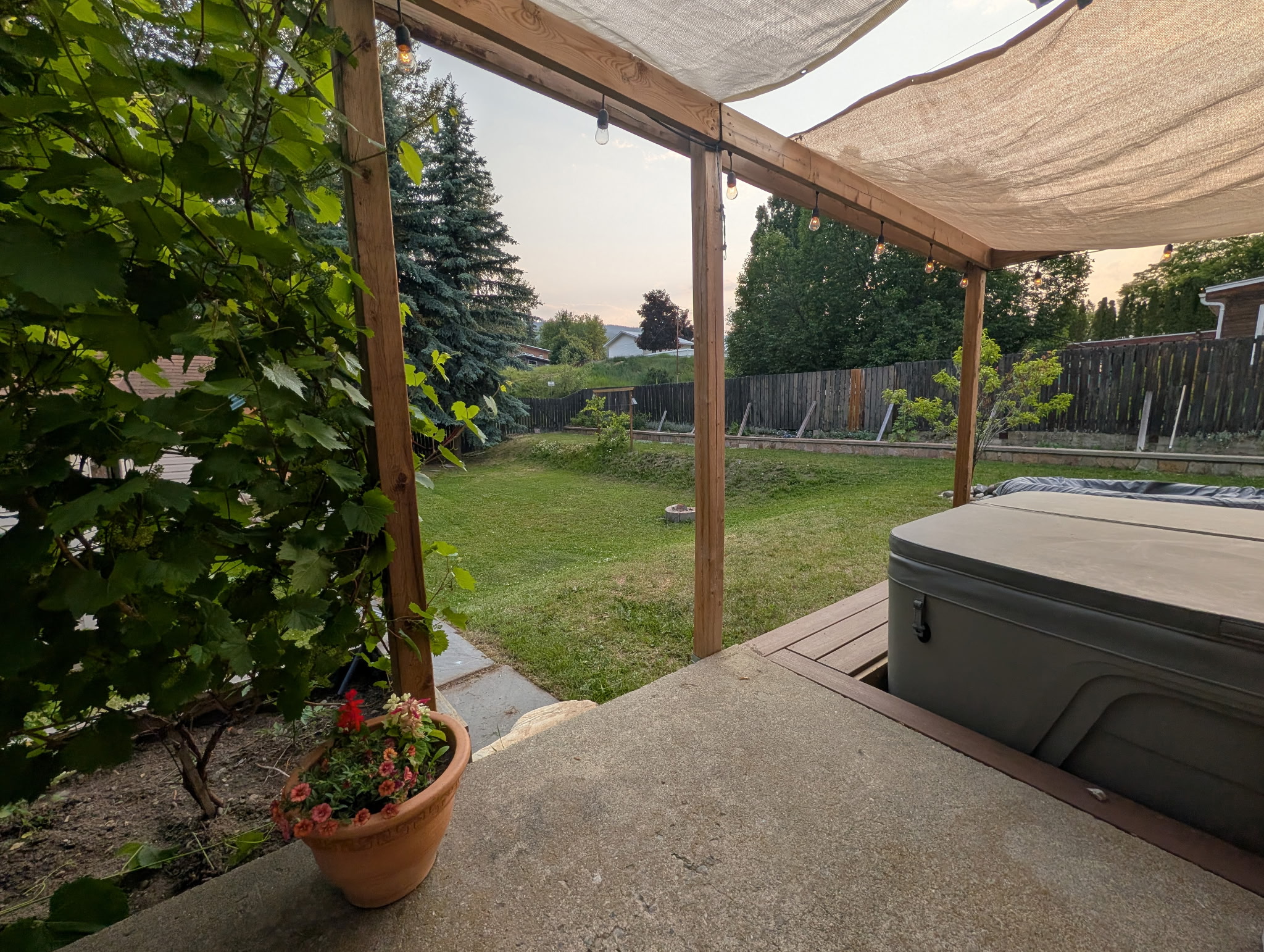 Townsite Home w/ Suite, Hot Tub & Big Yard