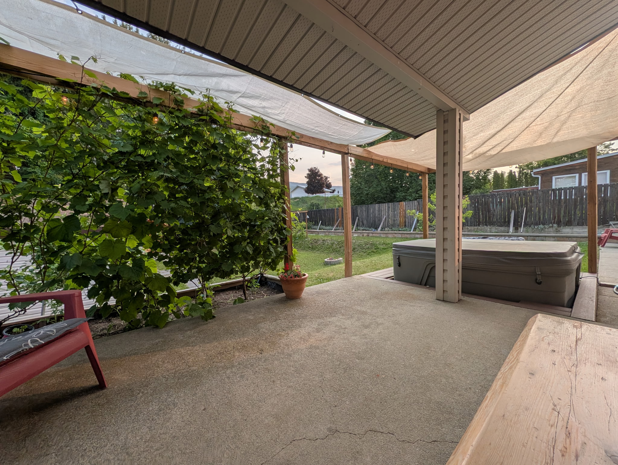 Townsite Home w/ Suite, Hot Tub & Big Yard