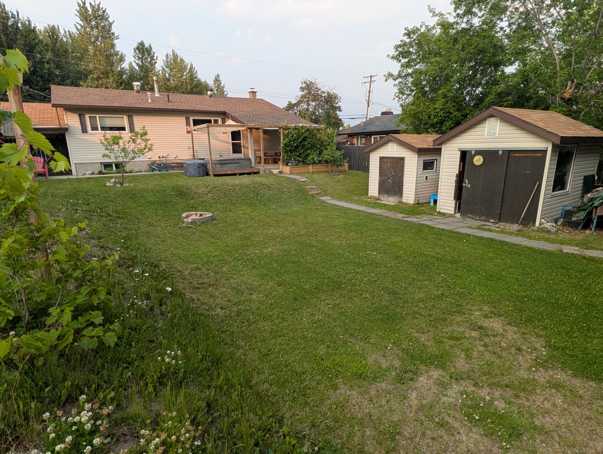 Townsite Home w/ Suite, Hot Tub & Big Yard