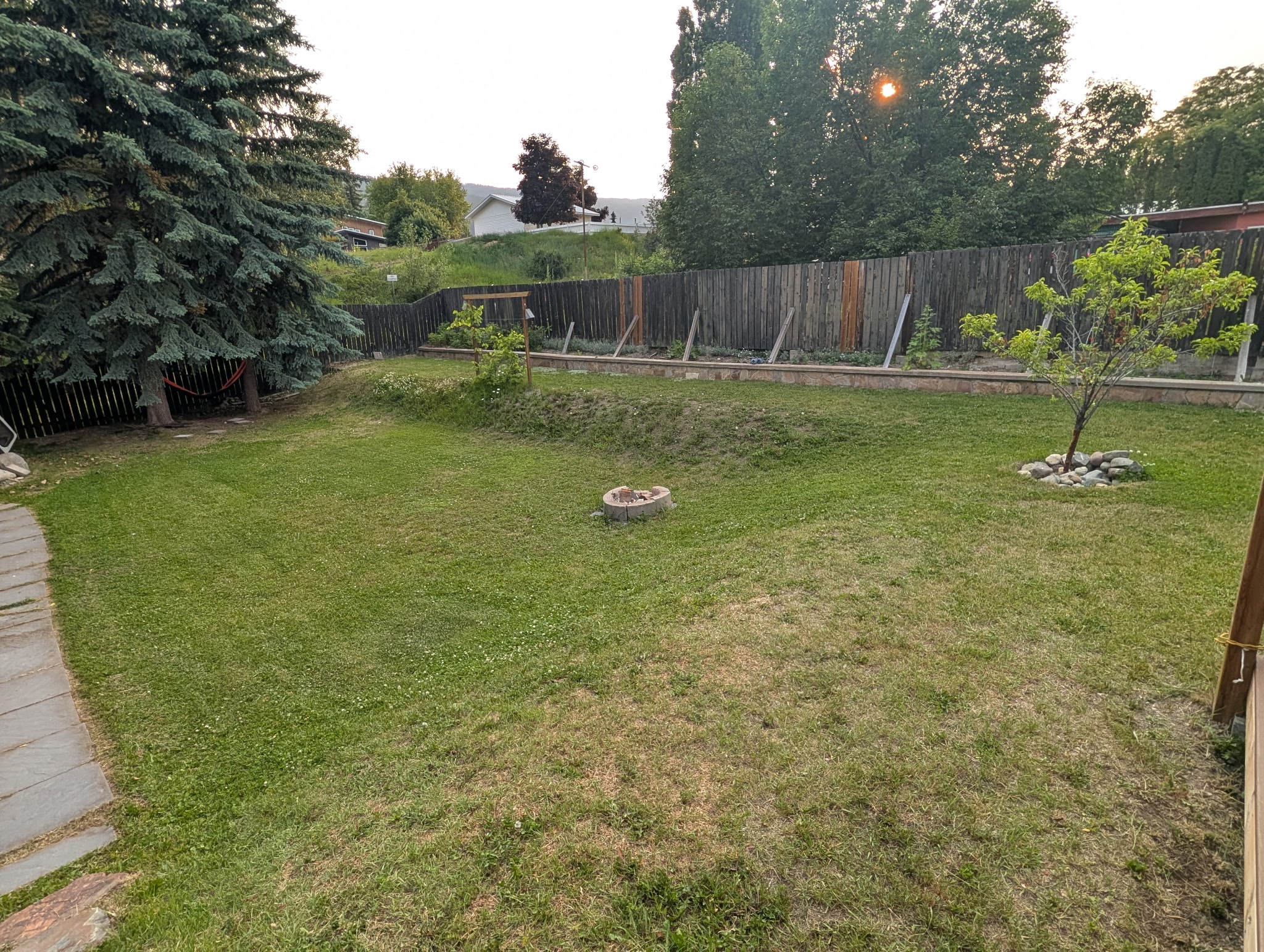 Townsite Home w/ Suite, Hot Tub & Big Yard