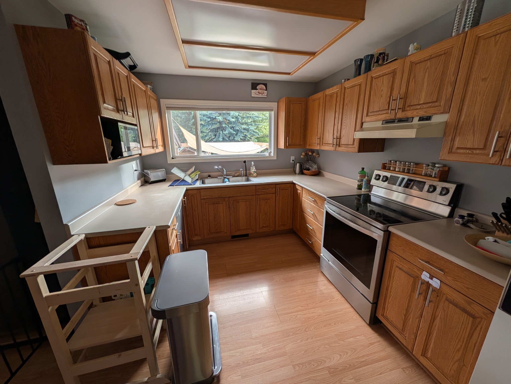Townsite Home w/ Suite, Hot Tub & Big Yard