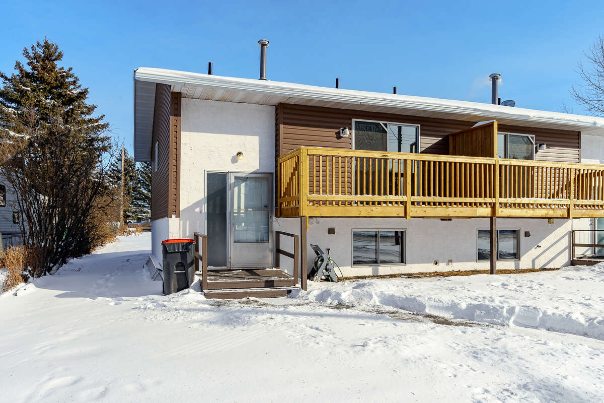 Half Duplex For Sale in Thorsby, AB - 3 bed, 1.5 bath