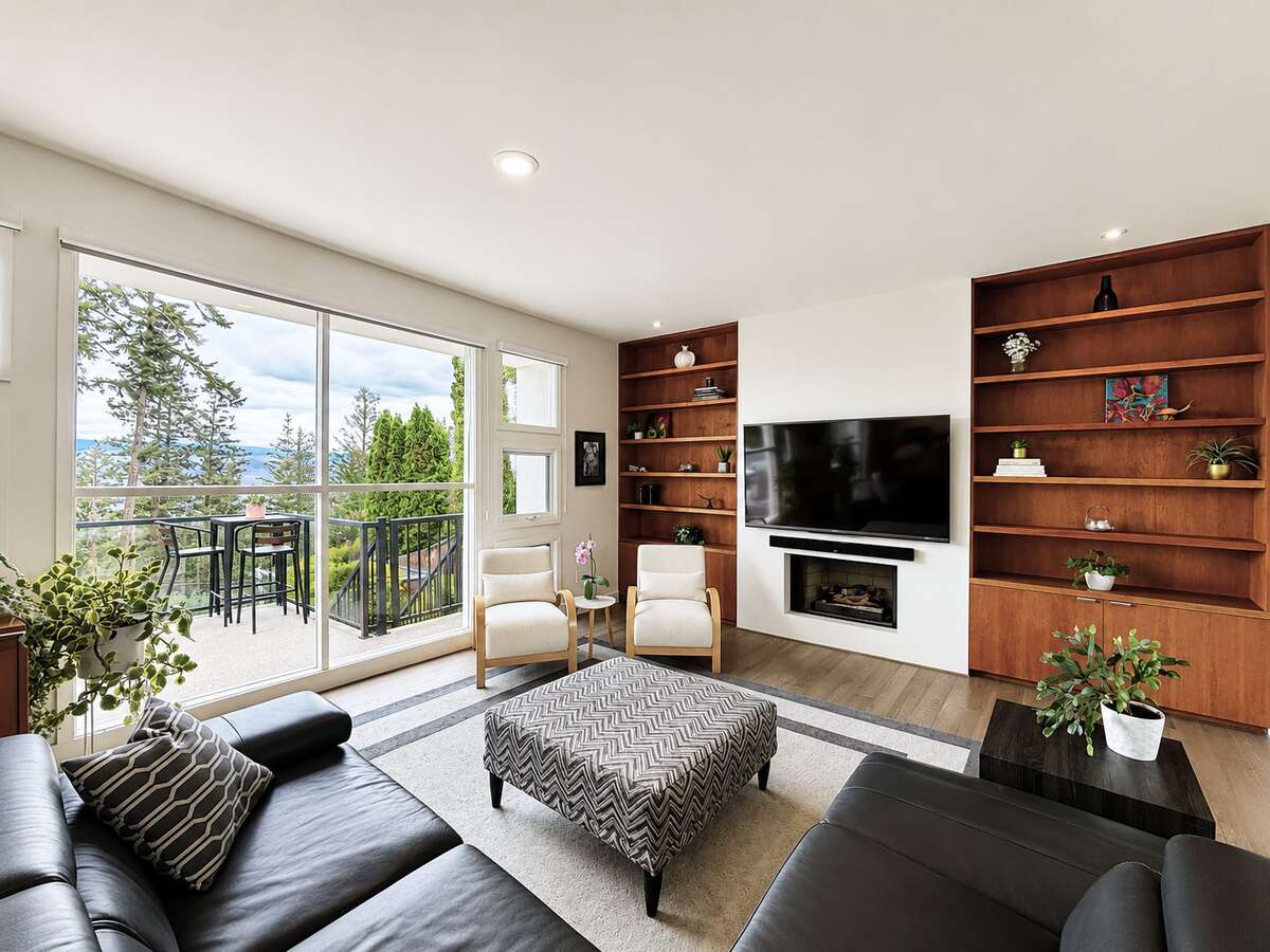 Private Executive Home with Views