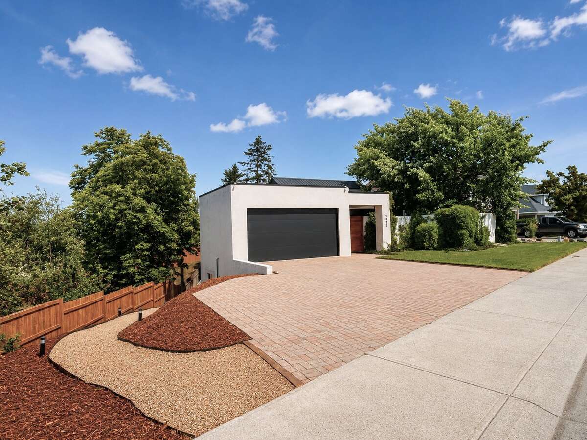 Private Executive Home with Views