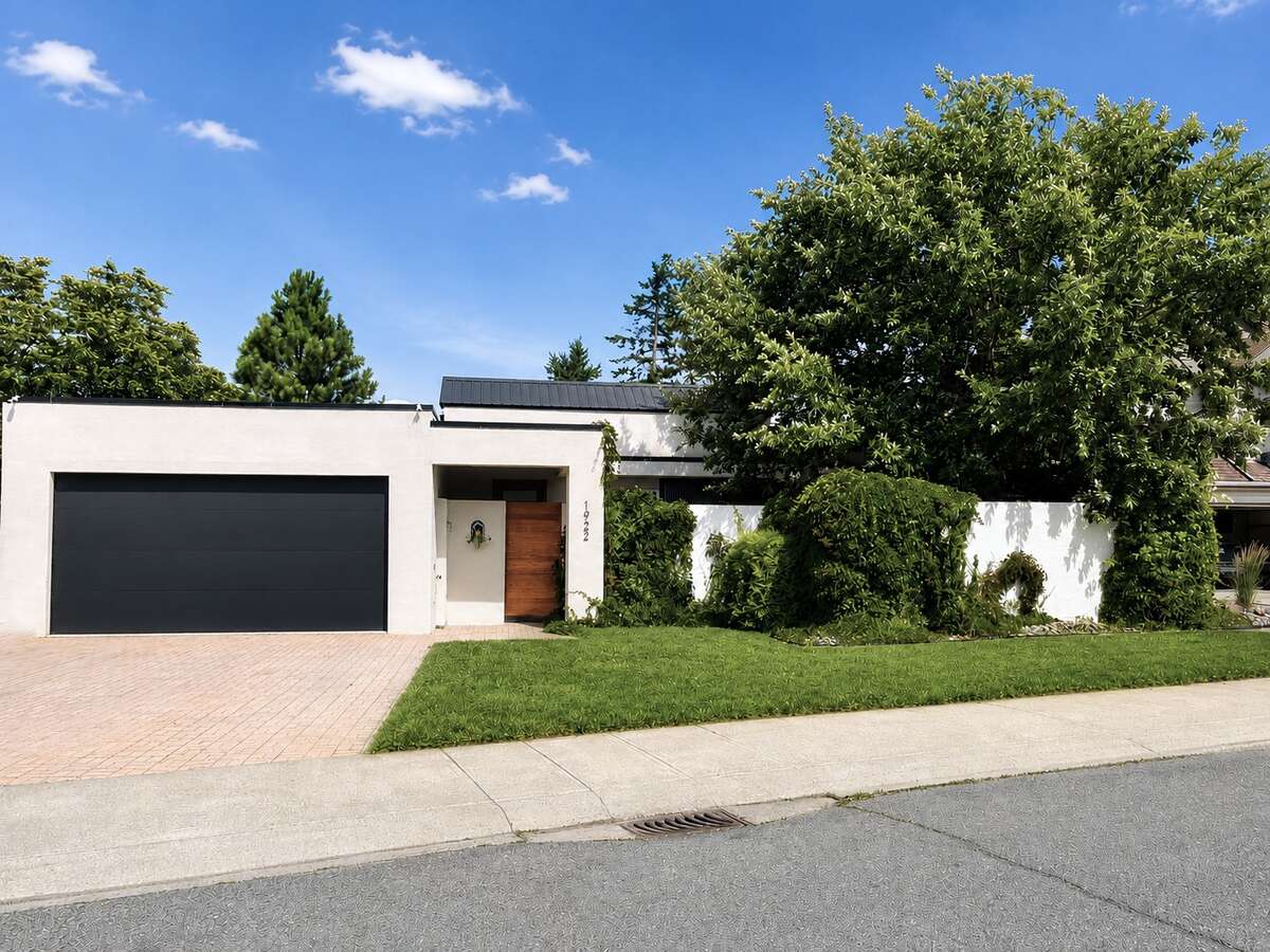 Private Executive Home with Views