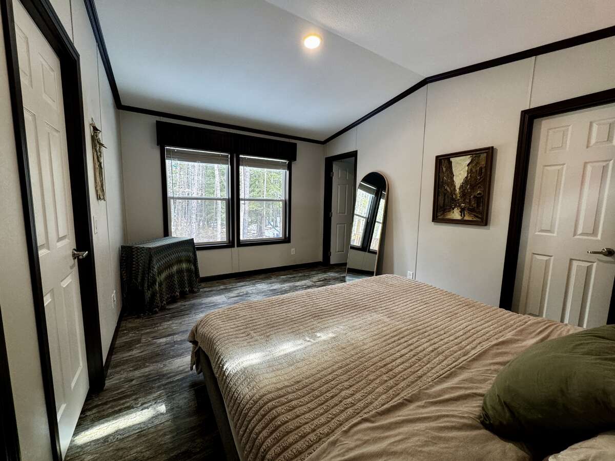 King bed for reference
