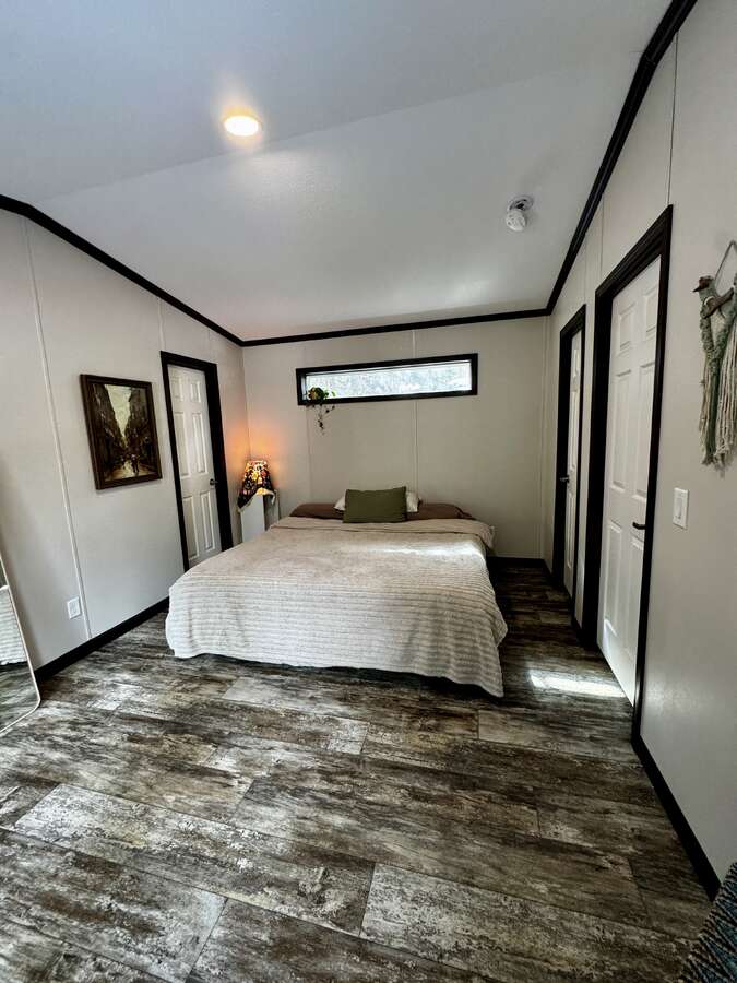 King bed for reference