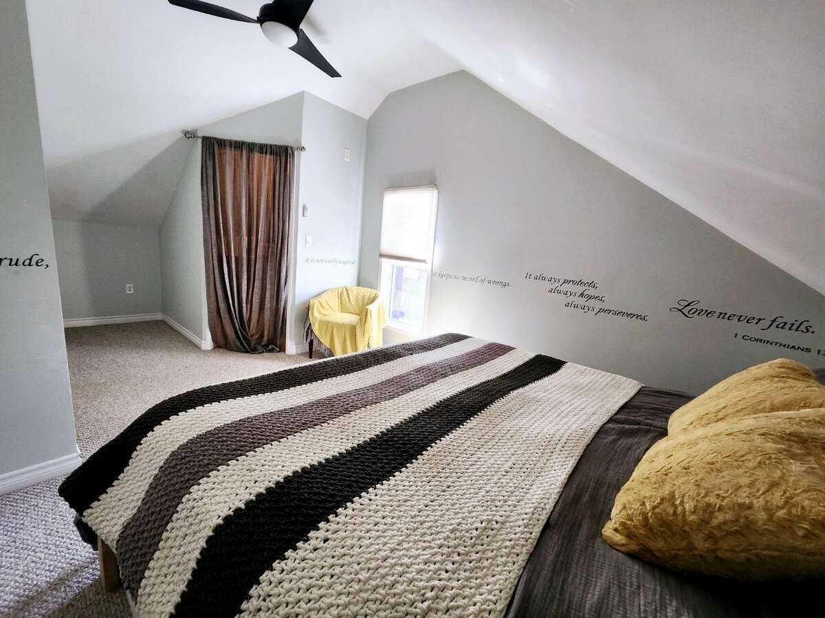 Upper Master Bedroom W/ Walk-In Closet