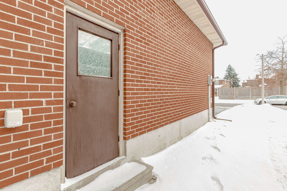 Garage side door (communicates with basement)